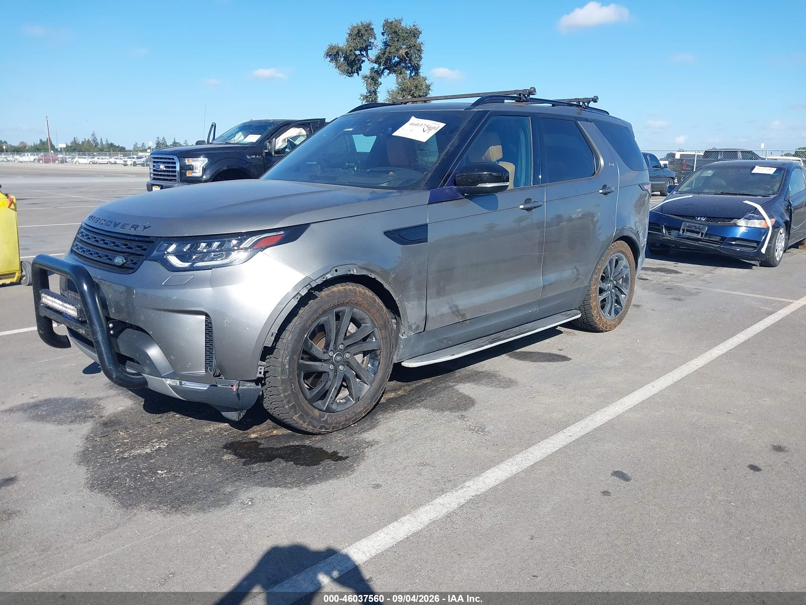 2018 Land Rover Discovery VIN SALRT2RV1JA054355 IAAI salvage auction — Unknown, Wait Title, sold $7,900 on 2026-09-21 (photo 2)