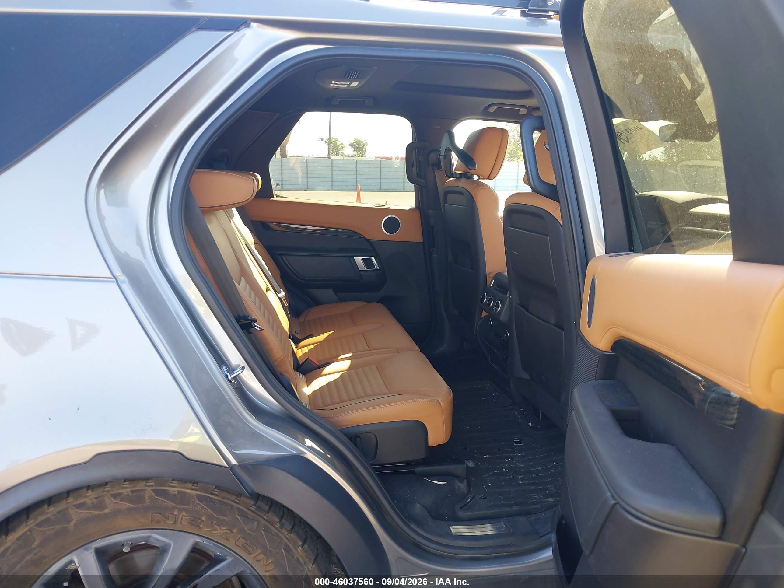2018 Land Rover Discovery VIN SALRT2RV1JA054355 IAAI salvage auction — Unknown, Wait Title, sold $7,900 on 2026-09-21 (photo 8)