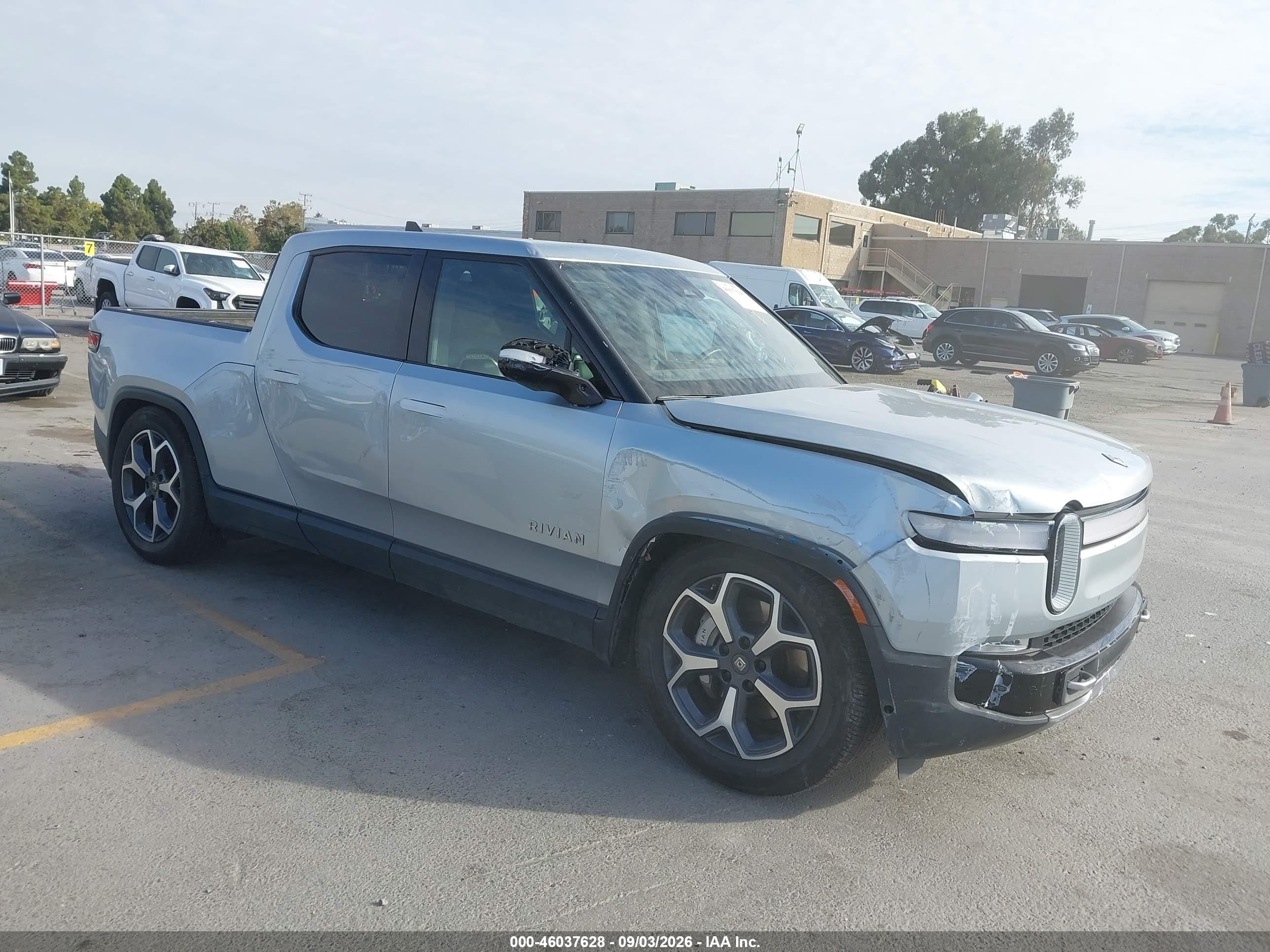 2023 Rivian R1T VIN 7FCTGBAA5PN028332 — IAAI salvage auction photo
