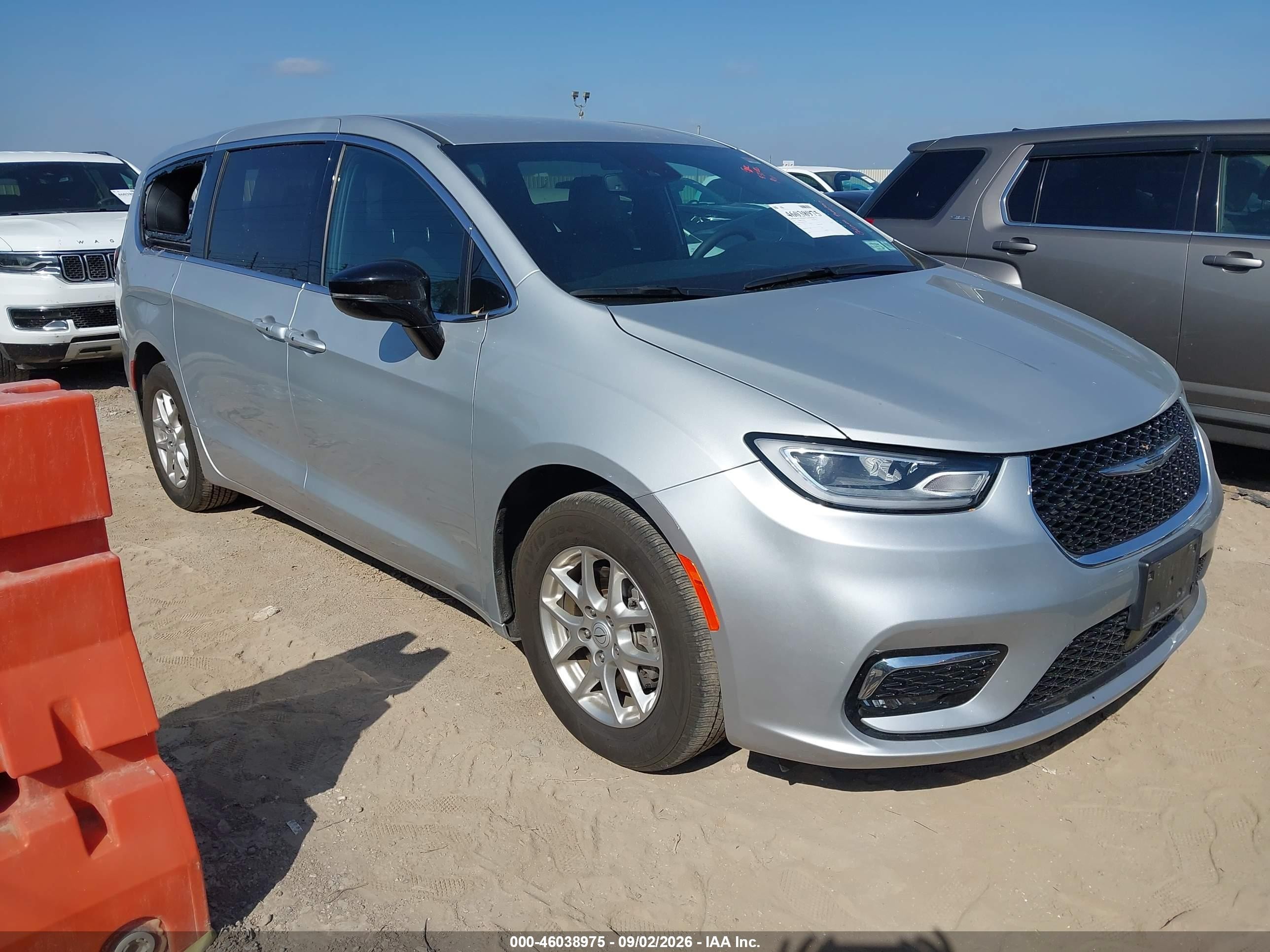 2026 Chrysler Pacifica VIN 2C4RC1BG0TR197499 — IAAI salvage auction photo