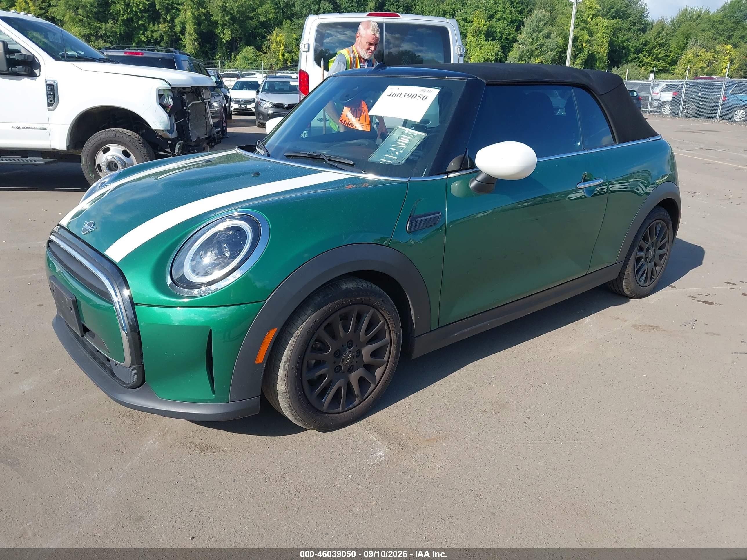 2022 Mini Convertible VIN WMW23DL05N3N68749 IAAI salvage auction — Transmission Damage, Salvage (Connecticut), sold $6,100 on 2026-09-13 (photo 2)