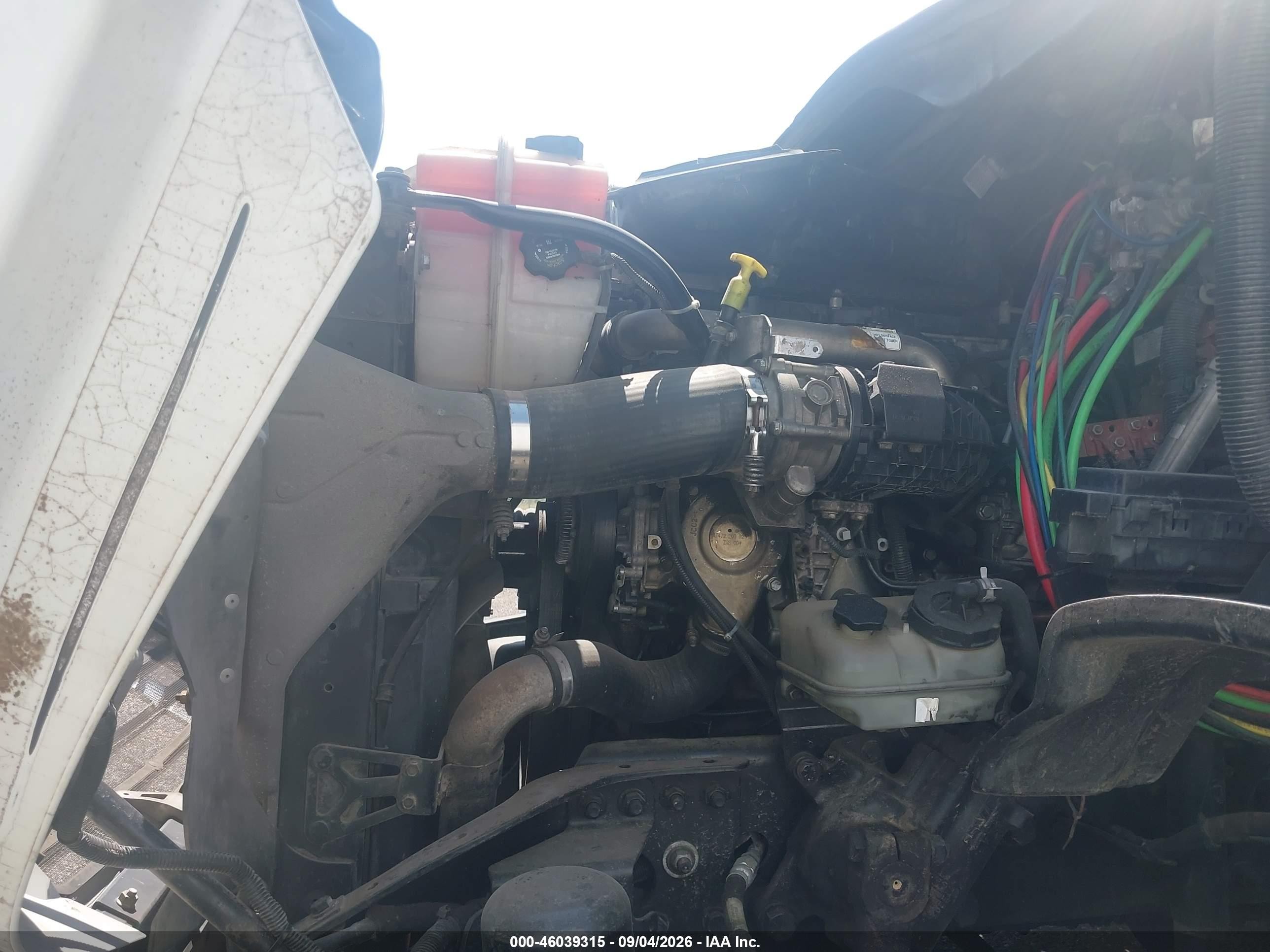 2014 Freightliner Cascadia 113 VIN 3AKJGBDV4ESFZ2123 IAAI salvage auction — Repossession, Clear (Mississippi), sold $7,000 on 2026-09-18 (photo 9)
