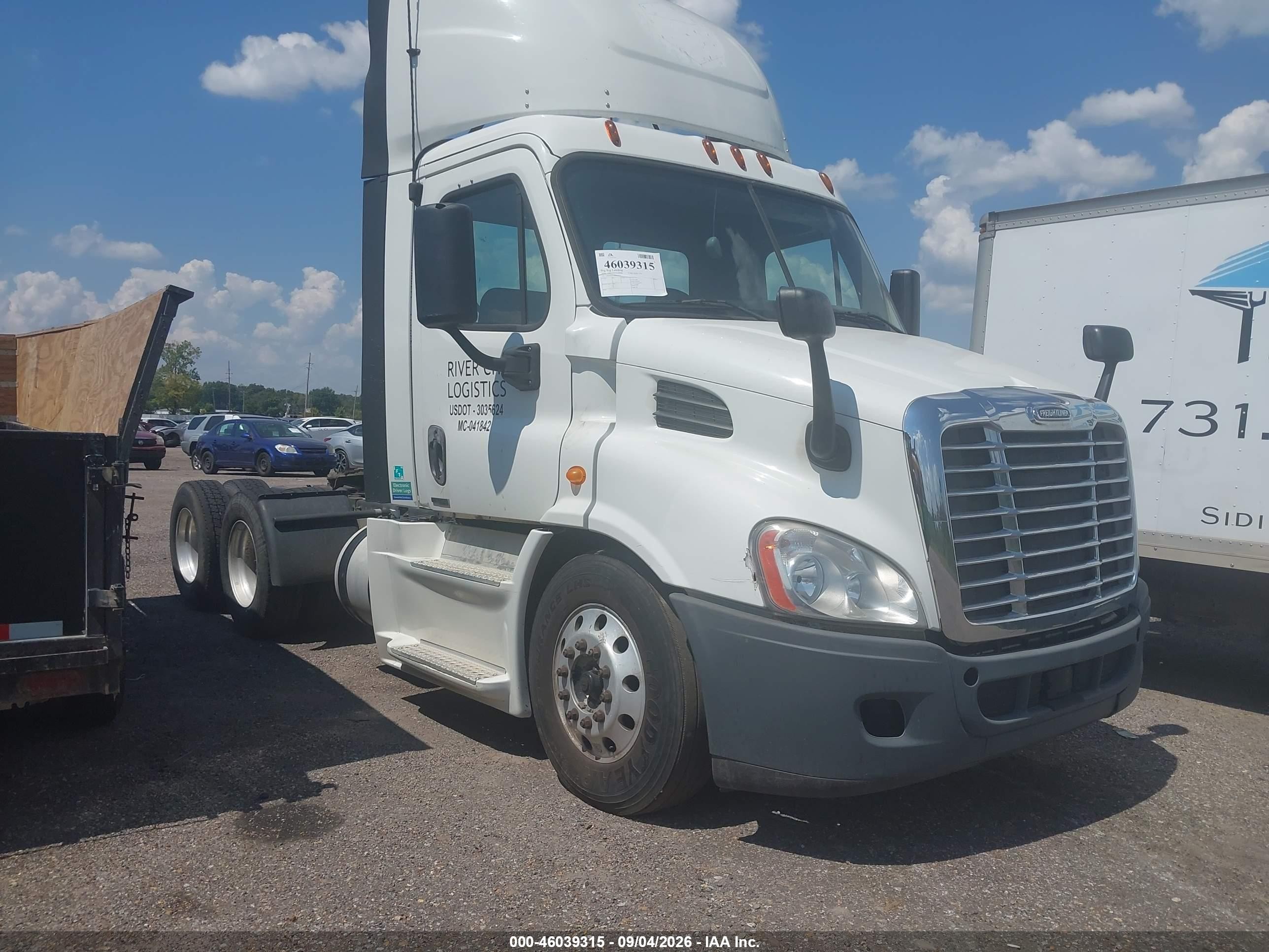 2014 Freightliner Cascadia 113 VIN 3AKJGBDV4ESFZ2123 IAAI salvage auction — Repossession, Clear (Mississippi), sold $7,000 on 2026-09-18 (photo 1)
