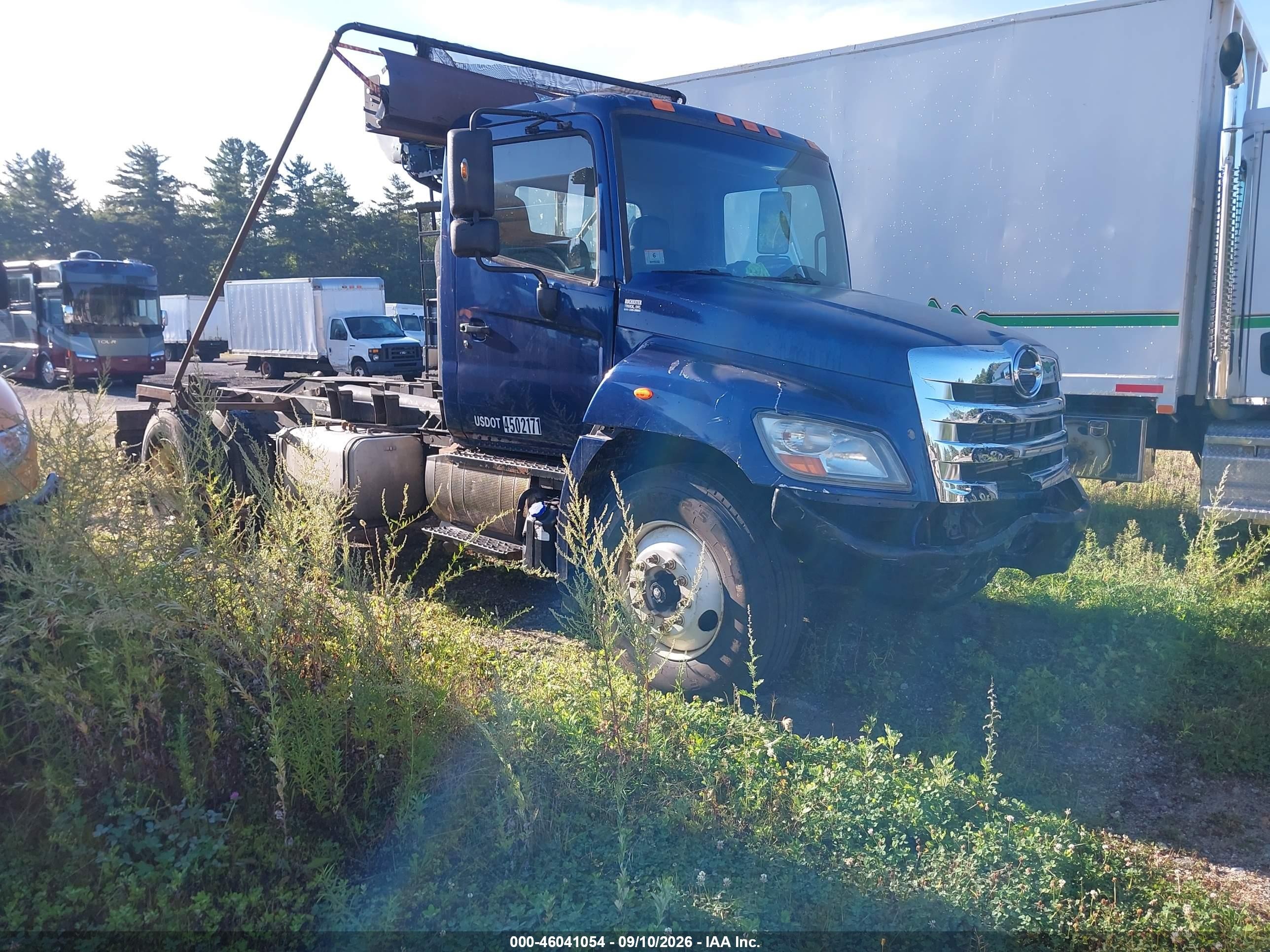2011 Hino 258/268 VIN 5PVNJ8JV8B4S52747 — IAAI salvage auction photo
