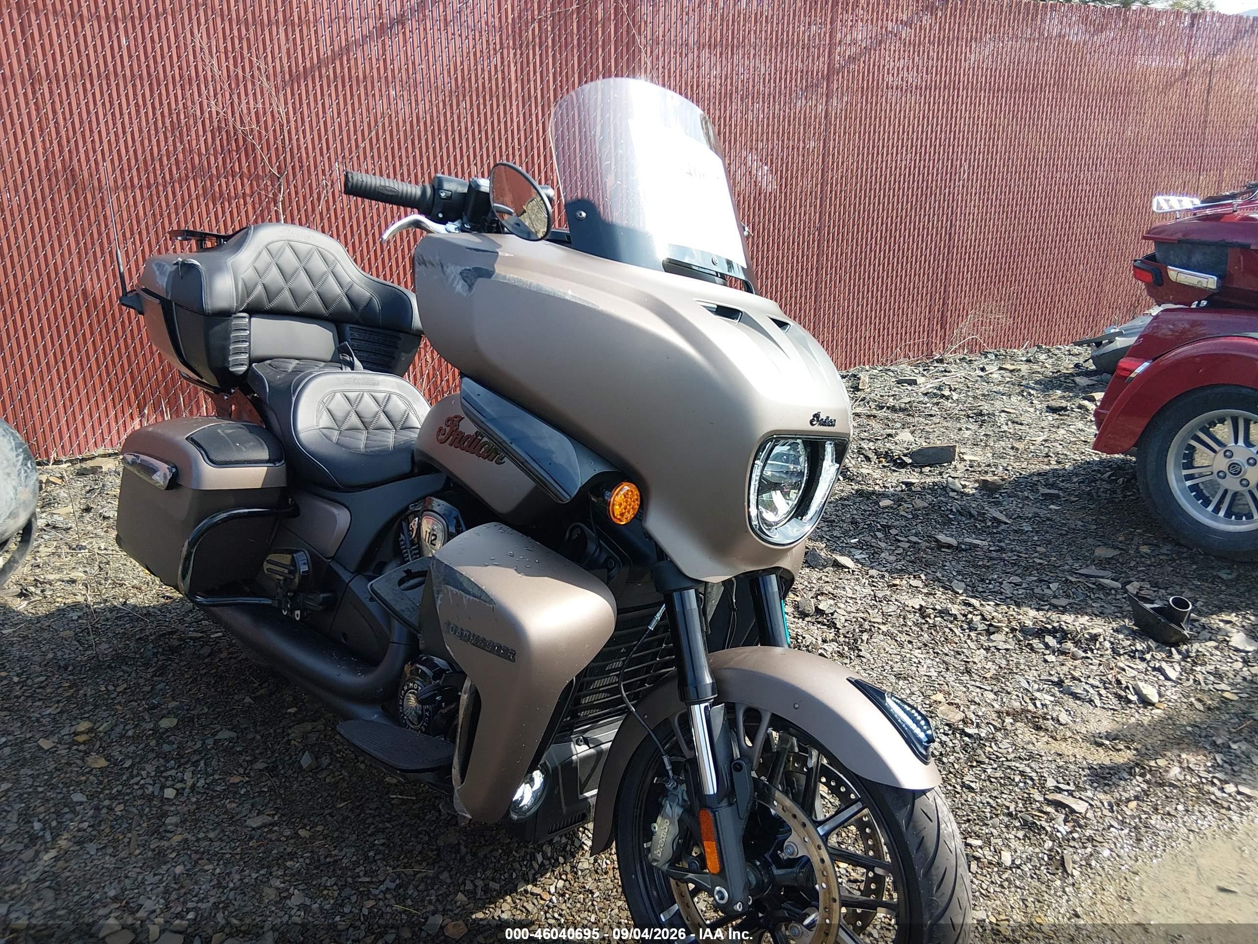 2025 Indian Motorcycle Co. ROADMASTER VIN 56KLGDSS1S3440030 — IAAI salvage auction photo