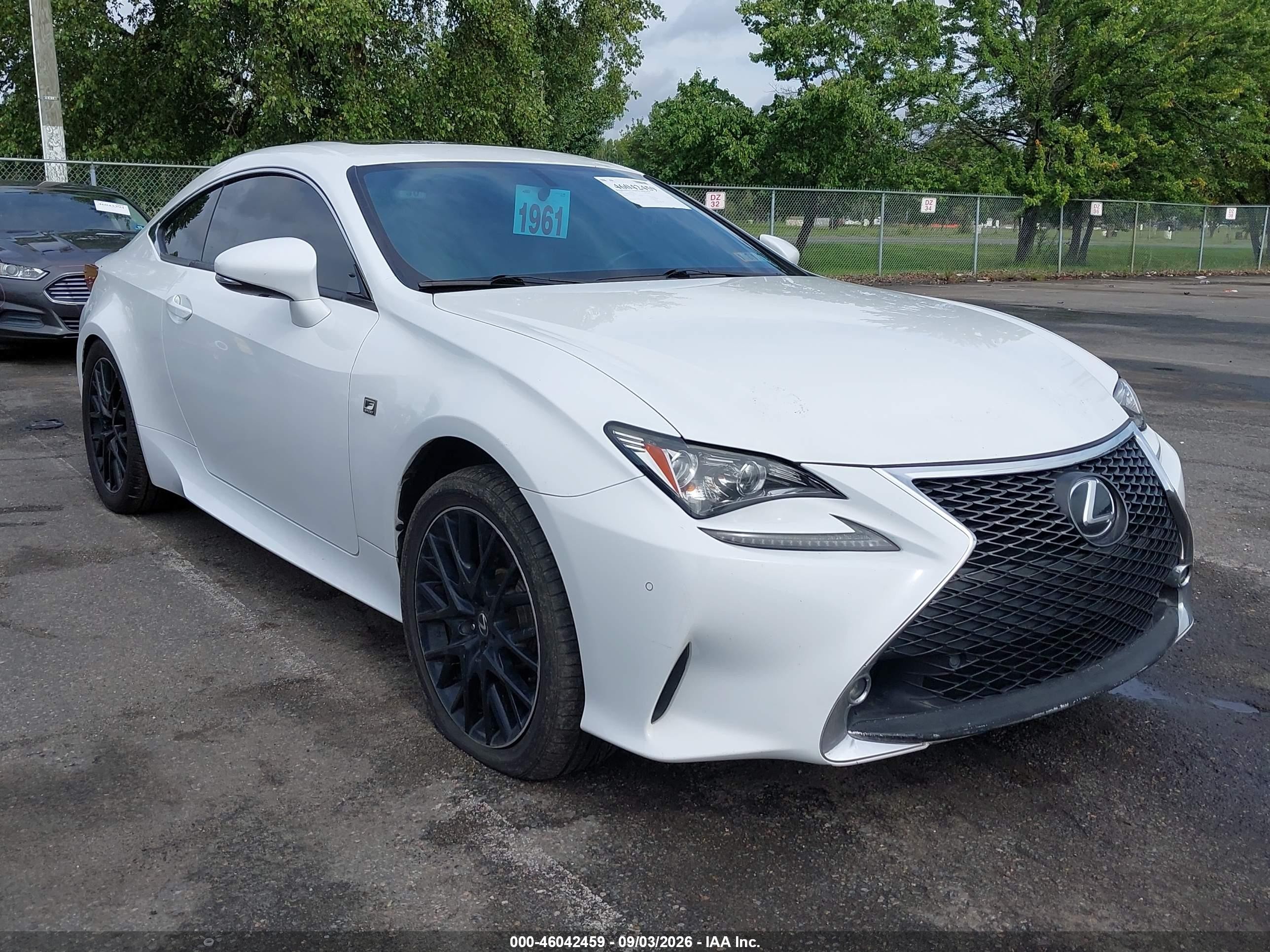 2015 Lexus RC 350 VIN JTHSE5BC8F5005262 — IAAI salvage auction photo