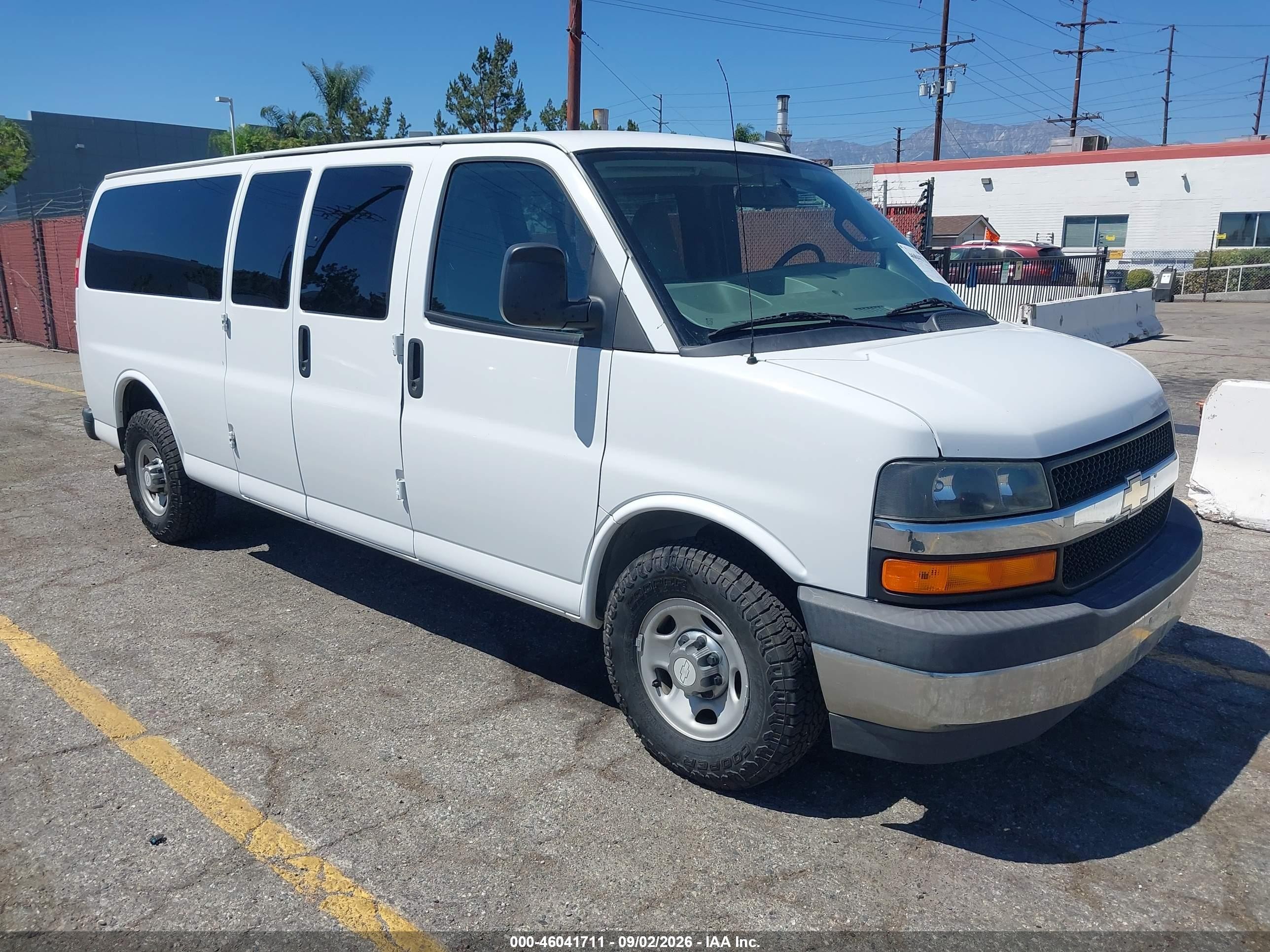 2017 Chevrolet Express 3500 VIN 1GAZGPFF5H1272792 — IAAI salvage auction photo