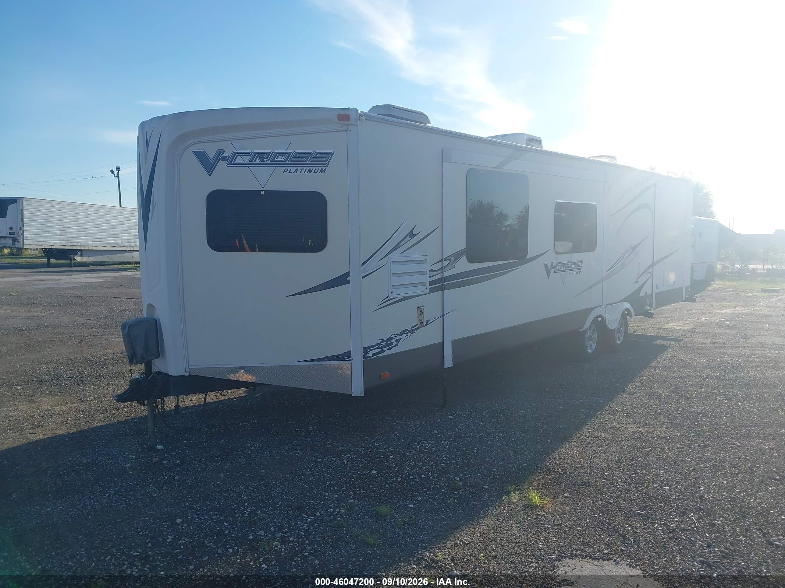 2012 Forest River V-Cross VIN 4X4TVCH2XCU100619 IAAI salvage auction — Side, Rebuildable (Florida), sold $1,500 on 2026-09-30 (photo 2)