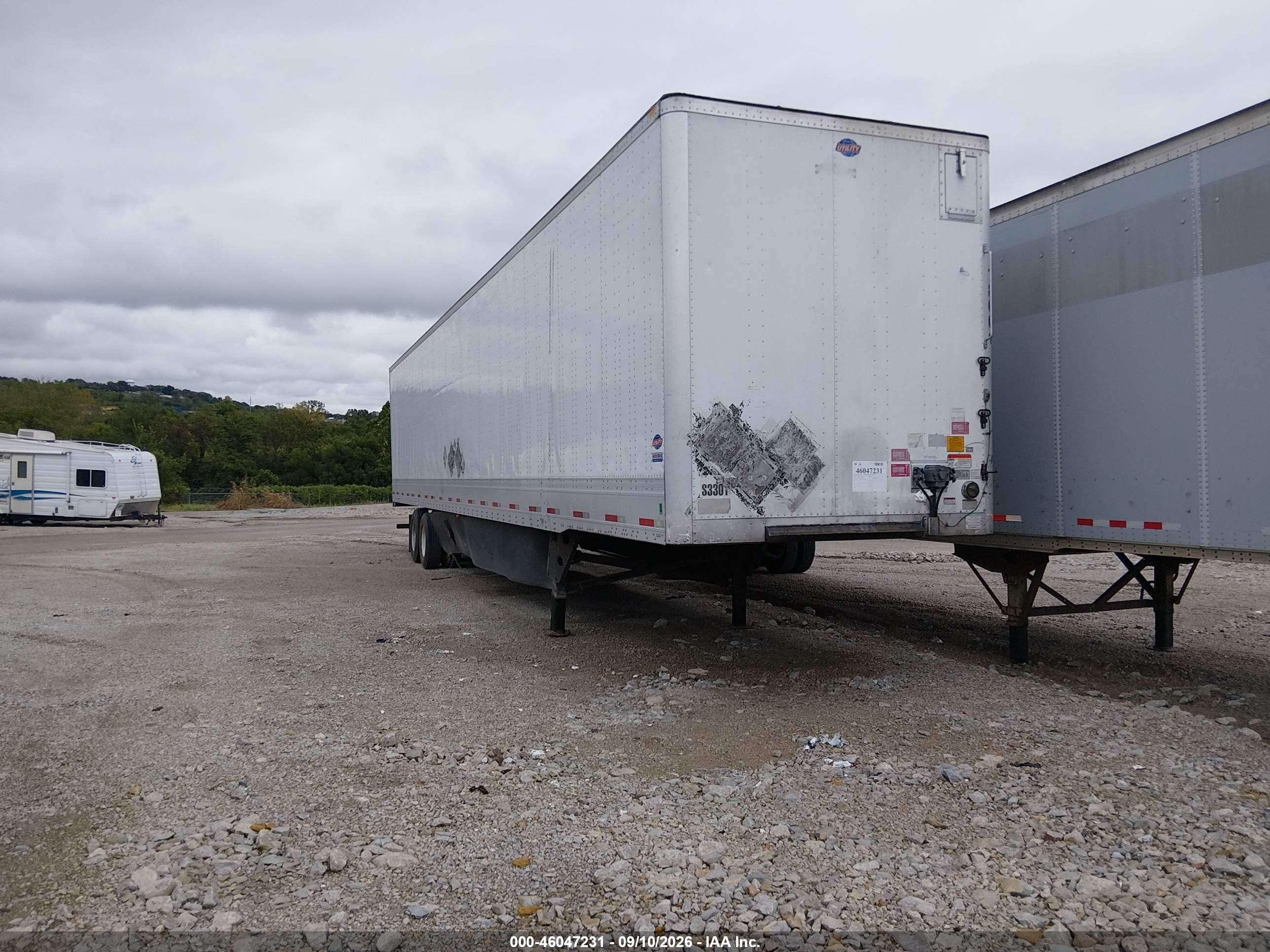 2019 Utility Trailer Mfg Unknown VIN 1UYVS2530K7658007 IAAI salvage auction — Undercarriage, Salvage (Missouri), sold $14,500 on 2026-10-21 (photo 1)