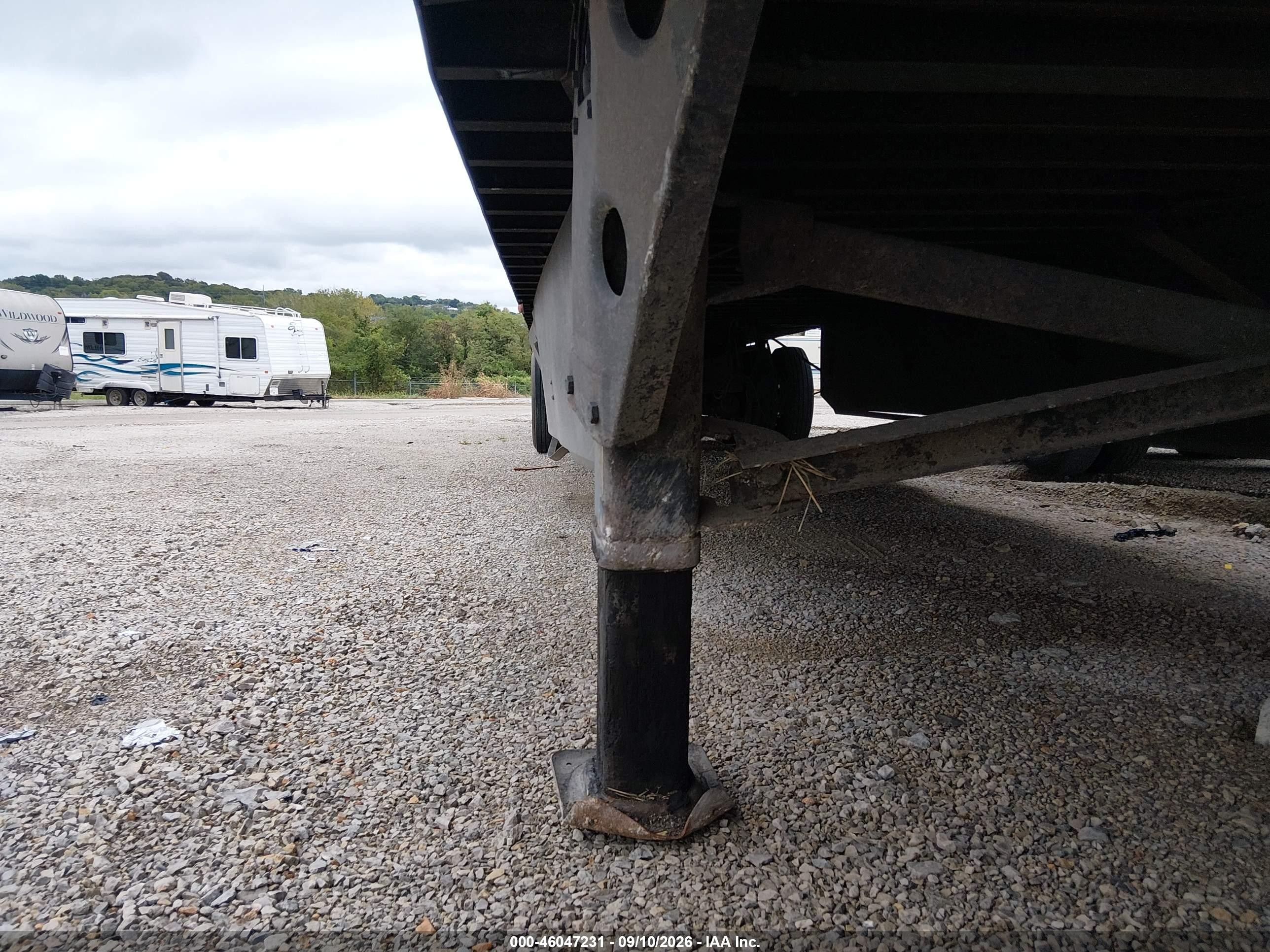 2019 Utility Trailer Mfg Unknown VIN 1UYVS2530K7658007 IAAI salvage auction — Undercarriage, Salvage (Missouri), sold $14,500 on 2026-10-21 (photo 6)