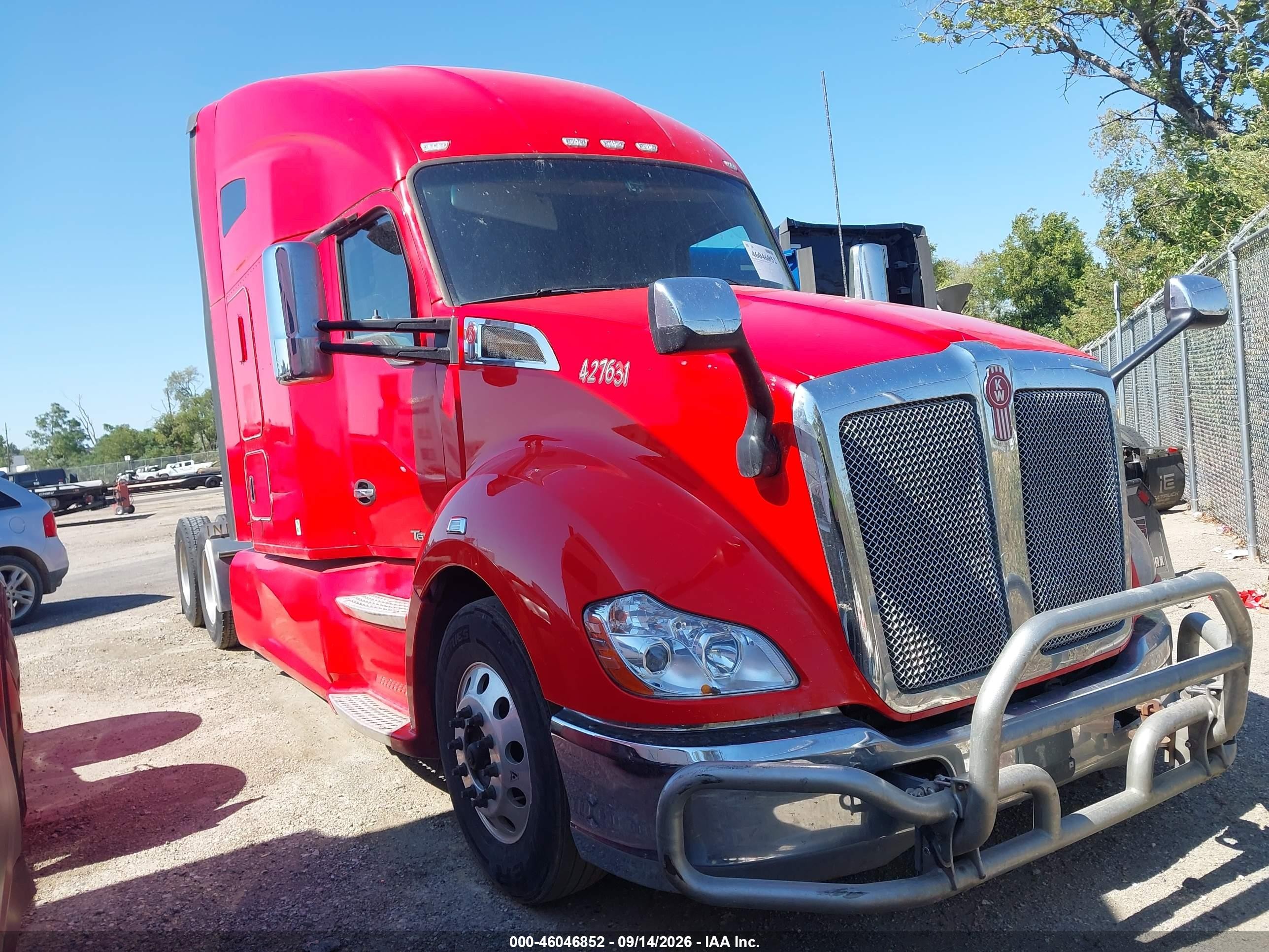 2020 Kenworth T680 VIN 1XKYDP9X7LJ427114 — IAAI salvage auction photo