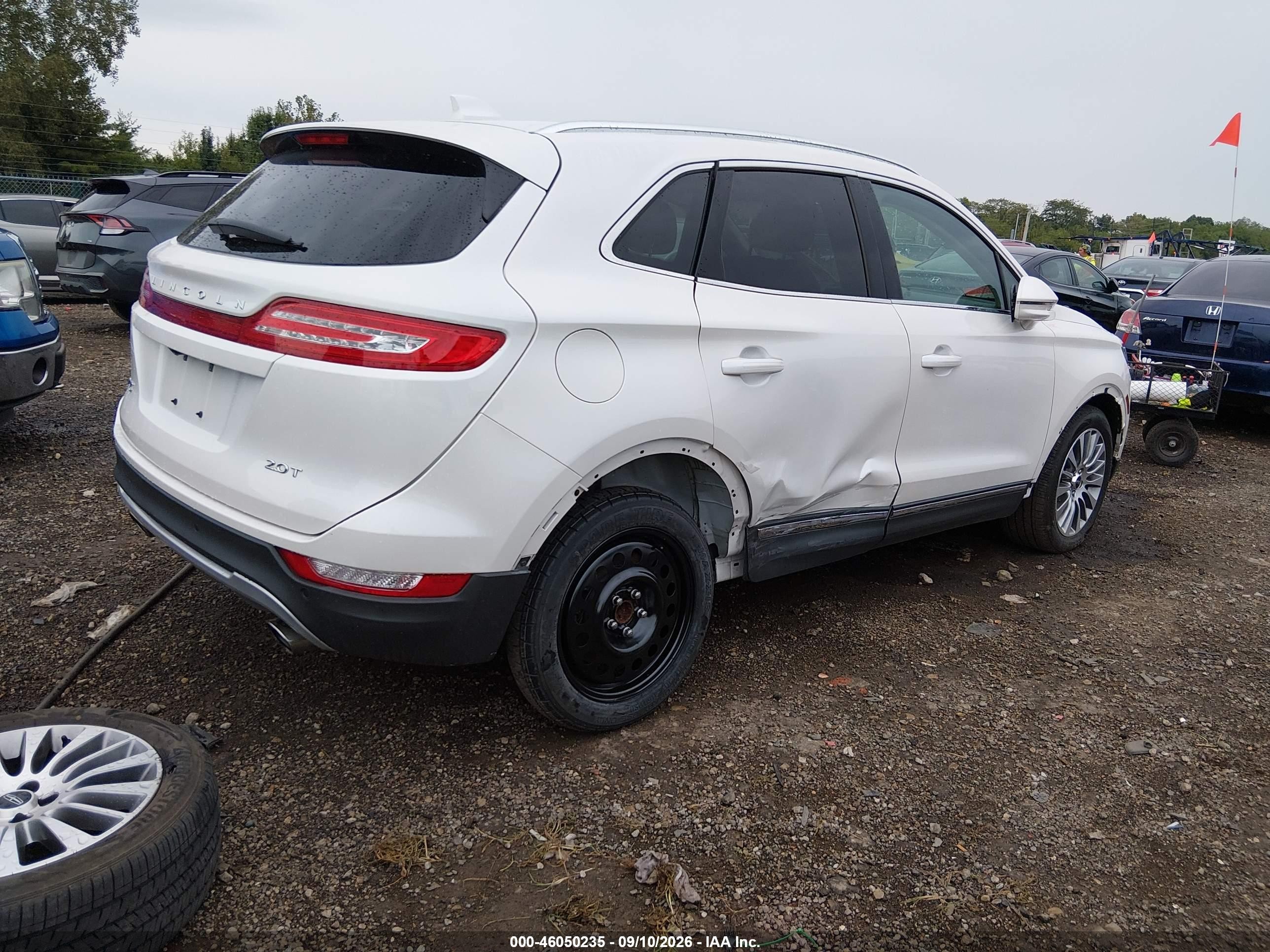 2017 Lincoln MKC VIN 5LMCJ3C92HUL70529 IAAI salvage auction — Side, Salvage (Ohio), sold $3,350 on 2026-09-19 (photo 4)
