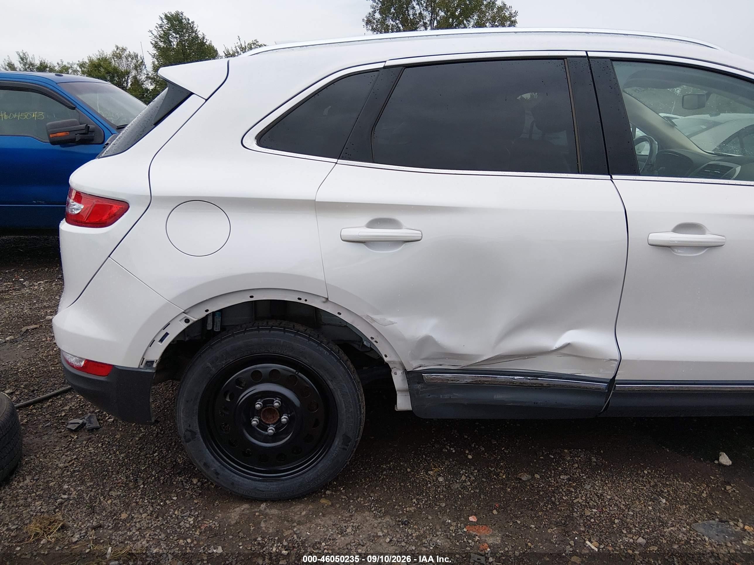 2017 Lincoln MKC VIN 5LMCJ3C92HUL70529 IAAI salvage auction — Side, Salvage (Ohio), sold $3,350 on 2026-09-19 (photo 6)