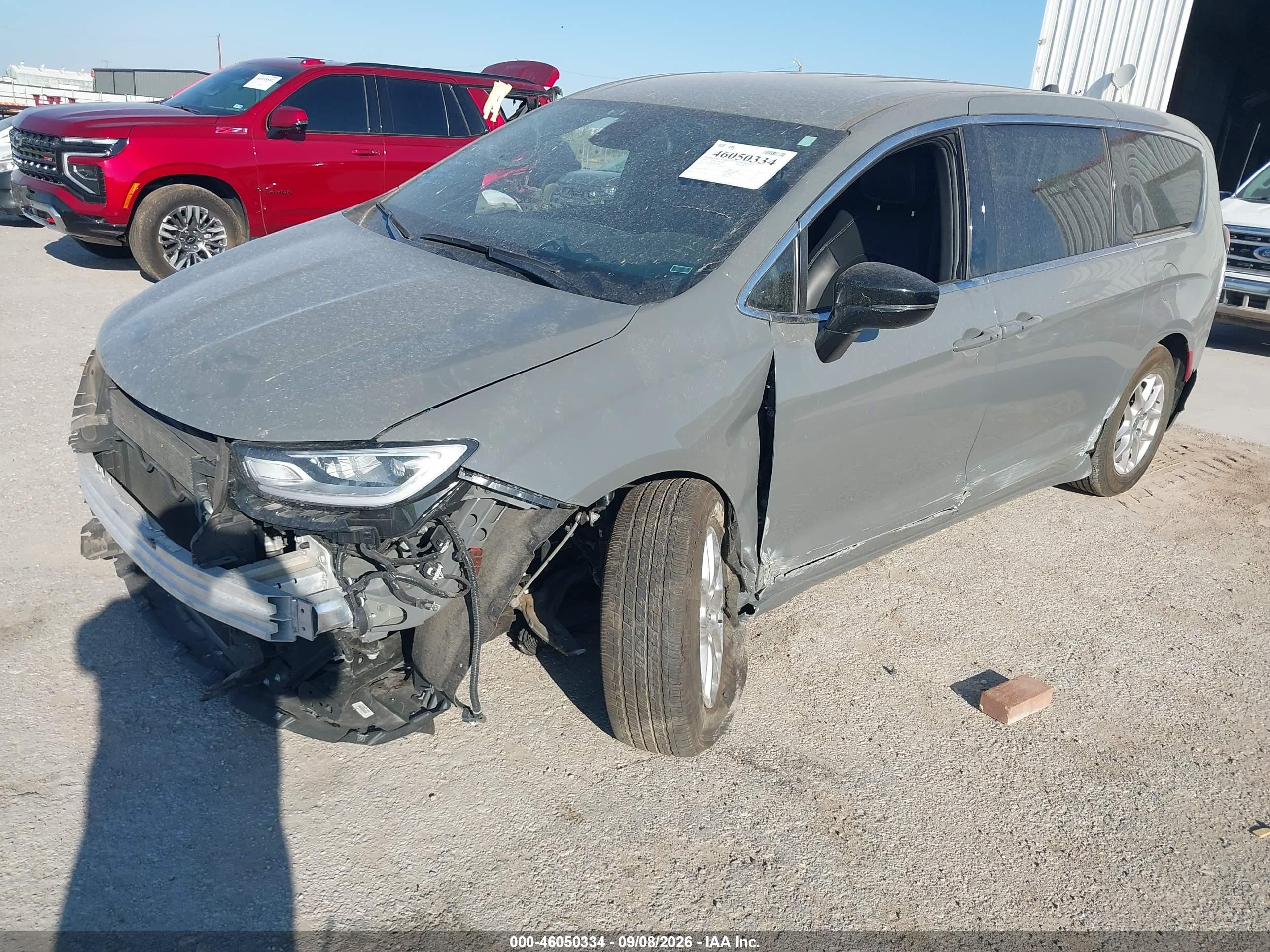 2025 Chrysler Pacifica VIN 2C4RC1BG9SR552863 IAAI salvage auction — Side, Enterprise Vehicles Clear Only (Illinois), sold $12,700 on 2026-09-13 (photo 2)