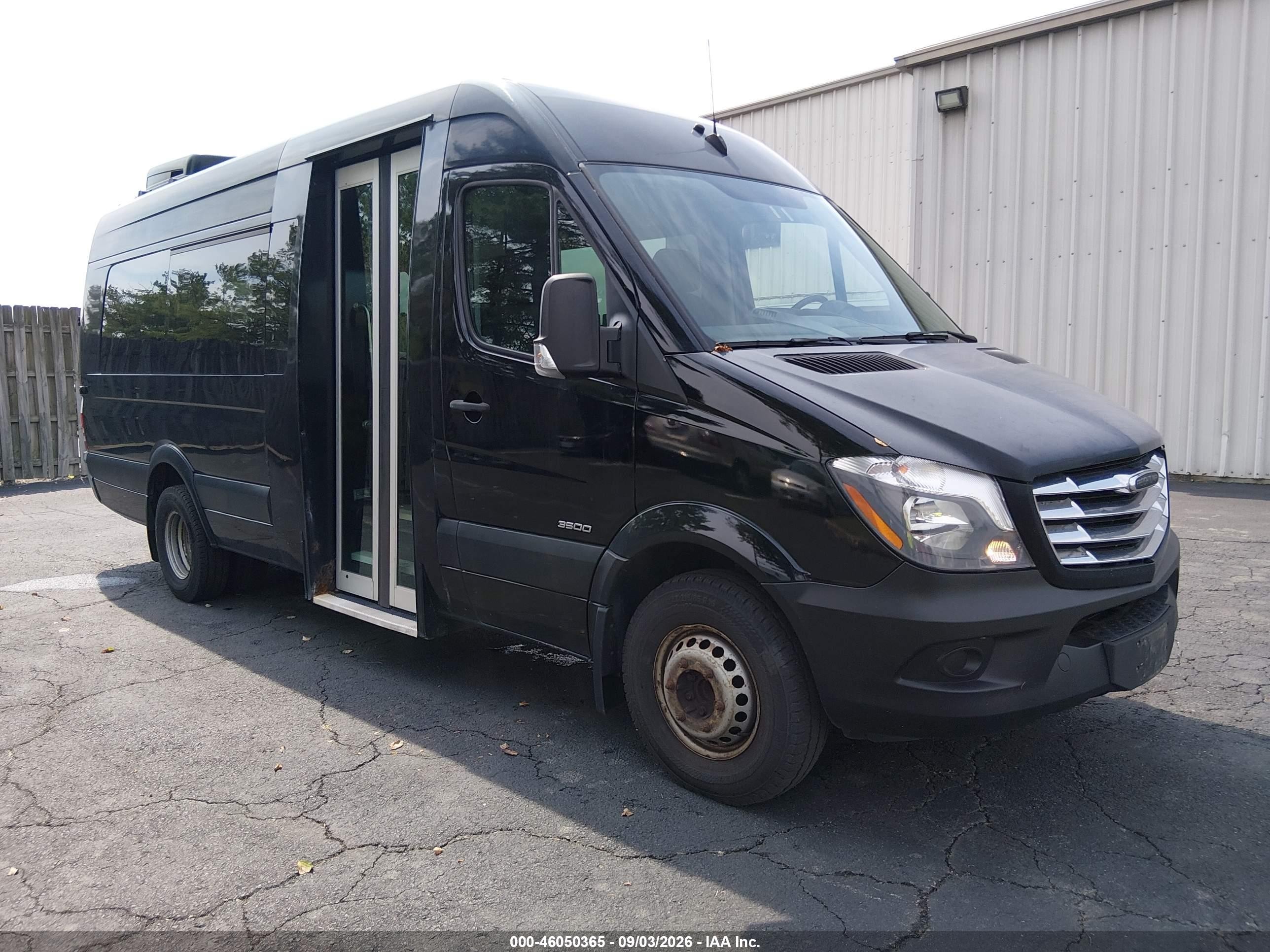 2015 Freightliner Sprinter VIN WDPPF4CC5F5977021 — IAAI salvage auction photo