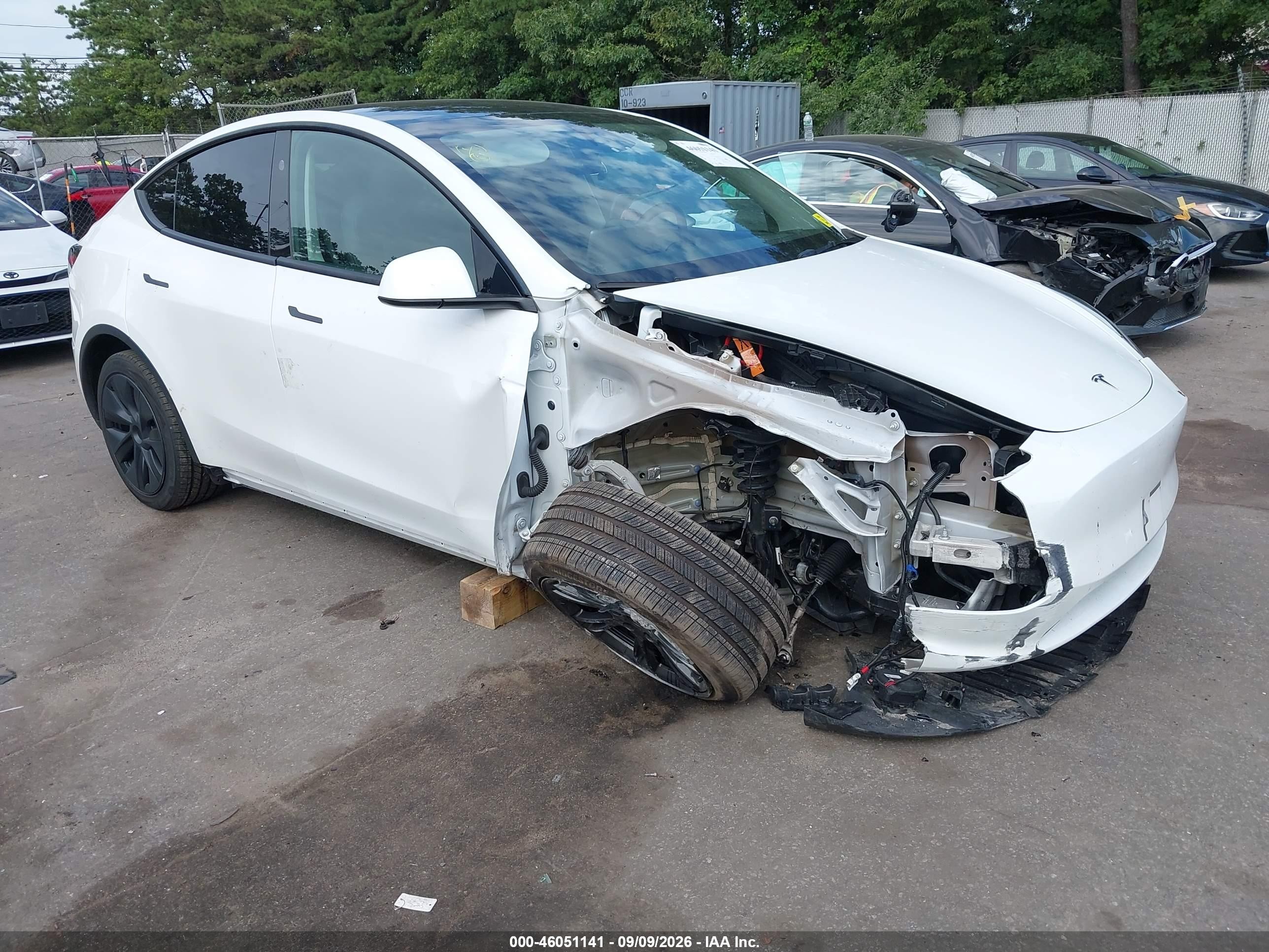2024 Tesla Model Y VIN 7SAYGDEE0RF152663 IAAI salvage auction — Side, Mv-907A (New York), sold $14,200 on 2026-09-14 (photo 6)