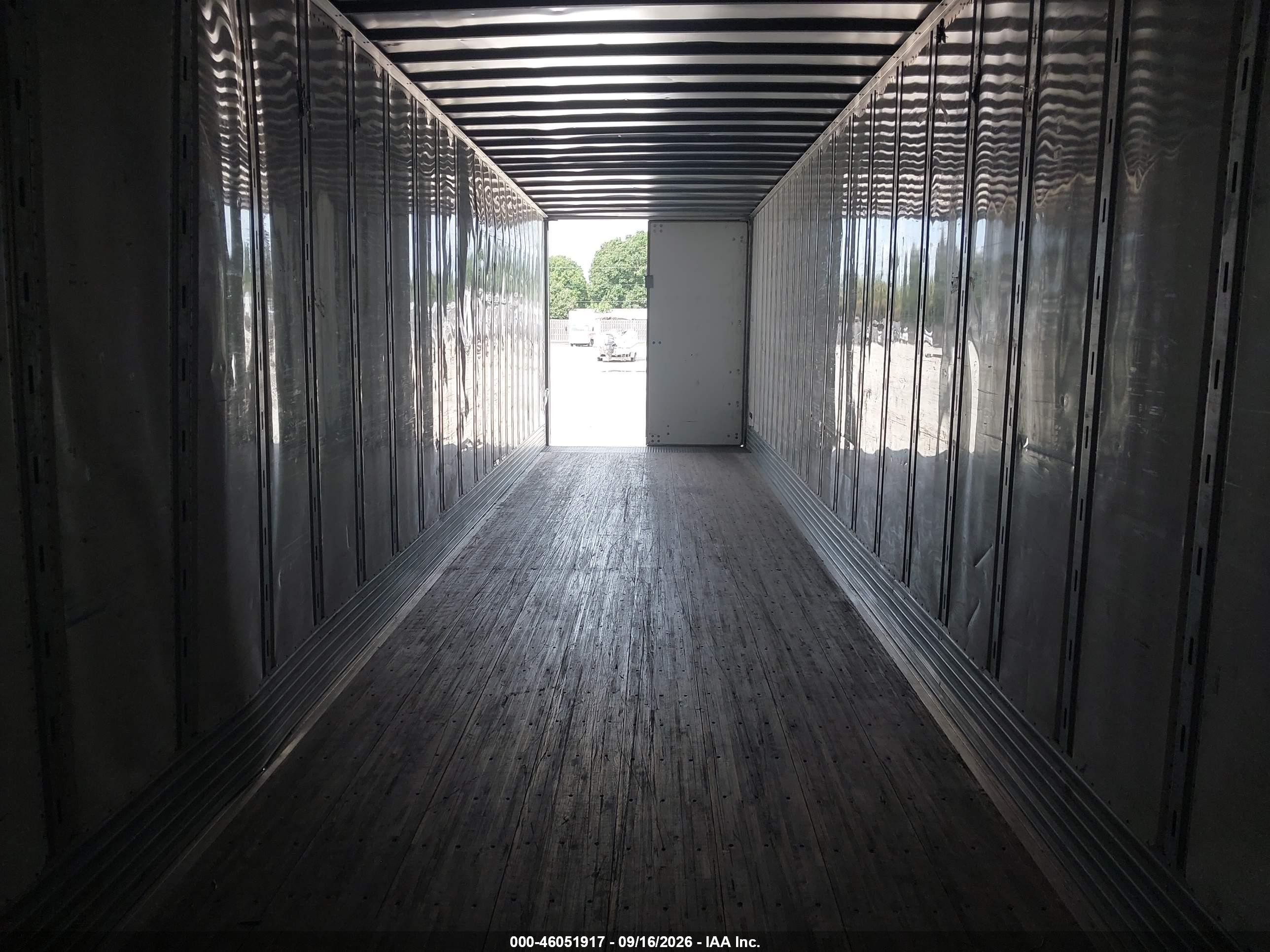 2018 Utility Trailer Mfg Unknown VIN 1UYVS2531J3181903 IAAI salvage auction — Side, Rebuildable (Florida), sold $3,100 on 2026-09-30 (photo 8)