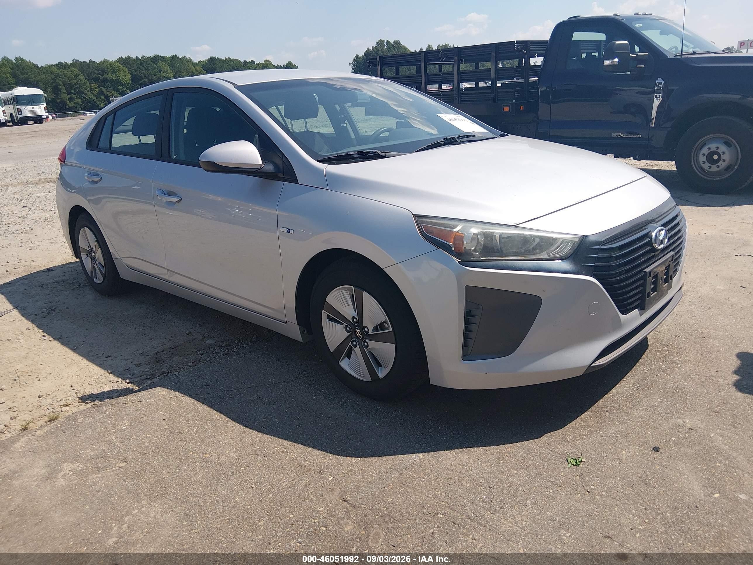 2018 Hyundai Ioniq Hybrid VIN KMHC65LC8JU075890 — IAAI salvage auction photo