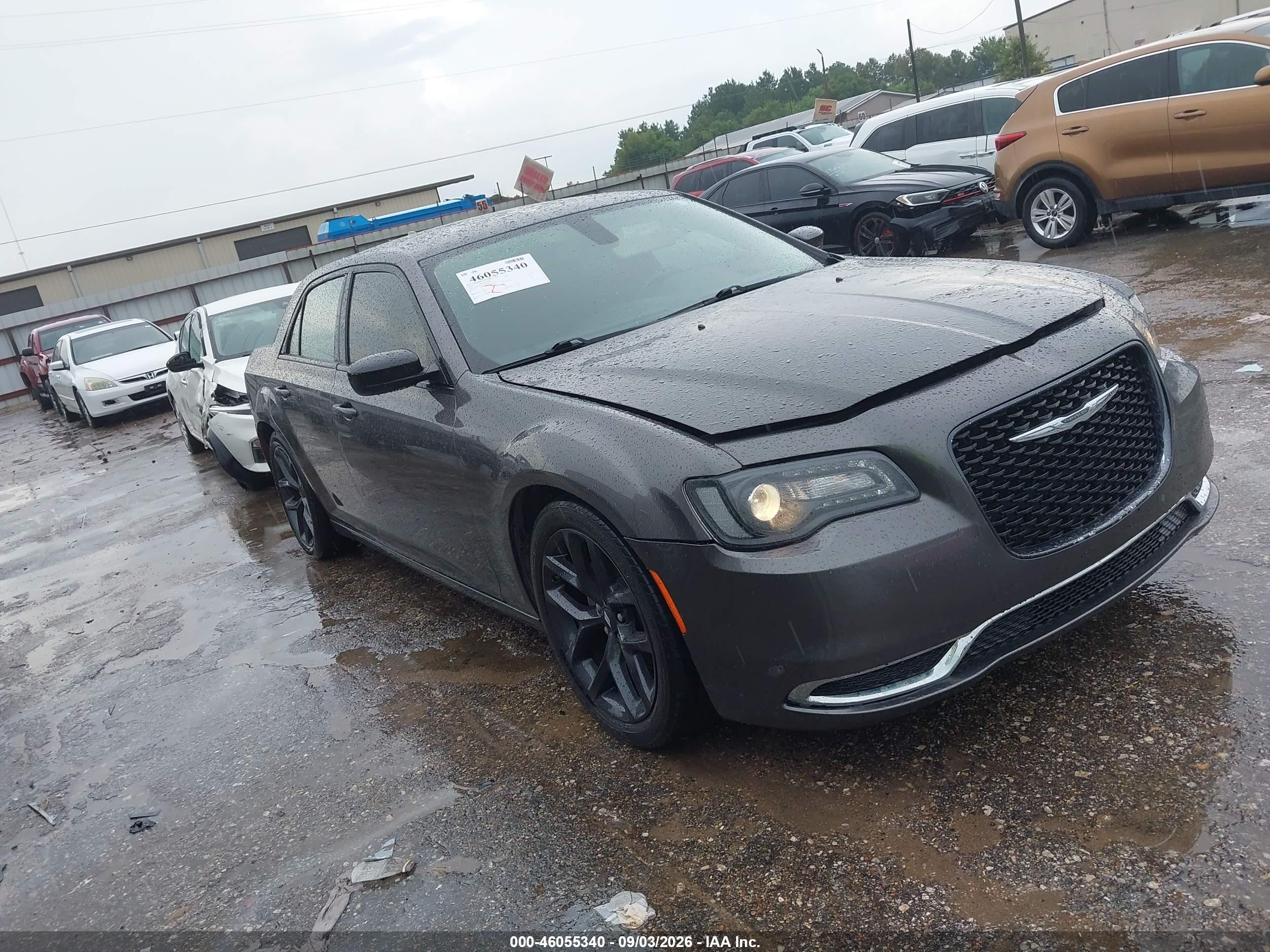 2019 Chrysler 300 VIN 2C3CCAAG5KH636972 — IAAI salvage auction photo
