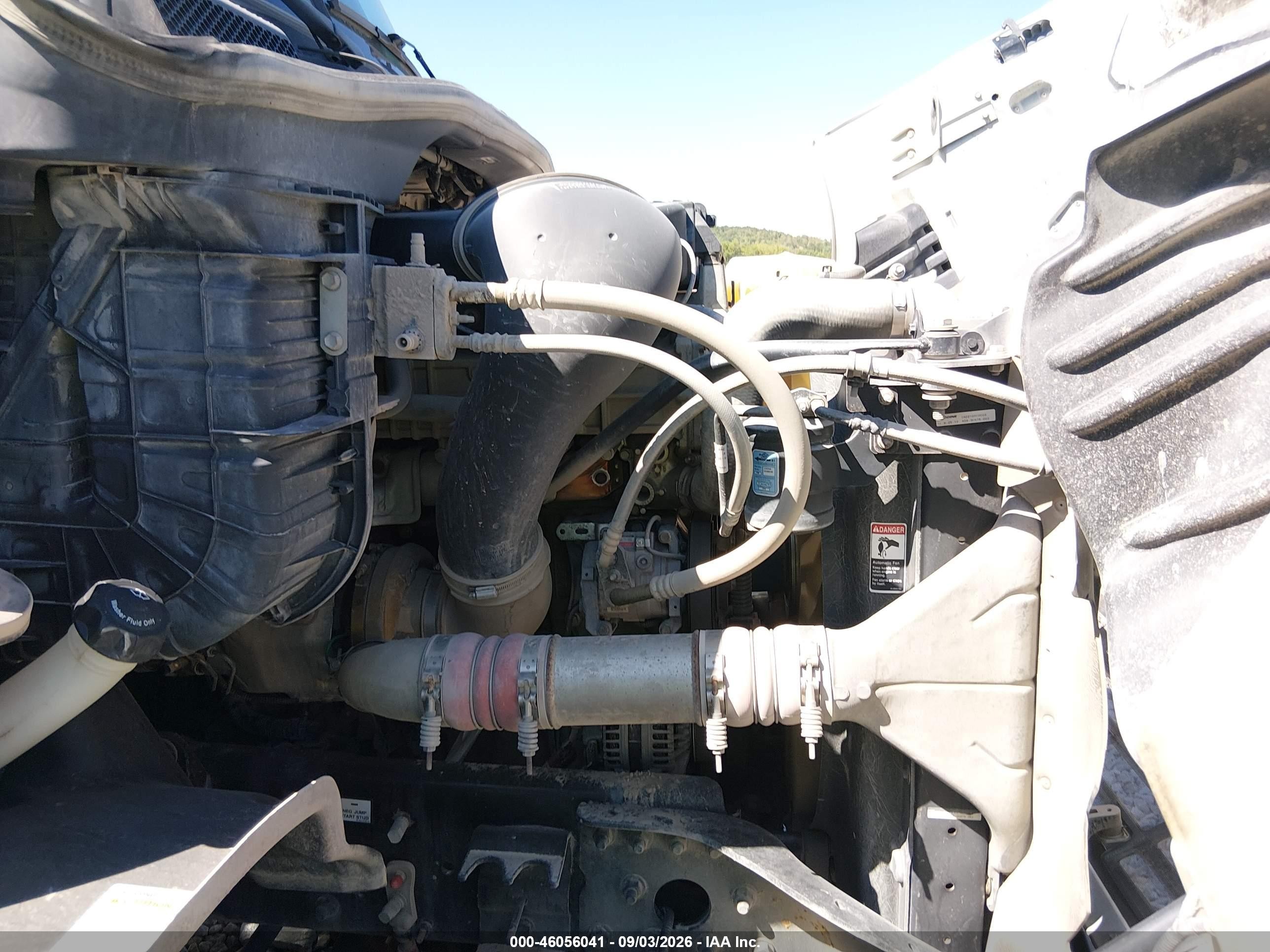 2013 Freightliner Cascadia 113 VIN 1FUJGBDV5DLFF6463 IAAI salvage auction — Normal Wear, SF97 (Oklahoma), sold $16,075 on 2026-09-16 (photo 6)