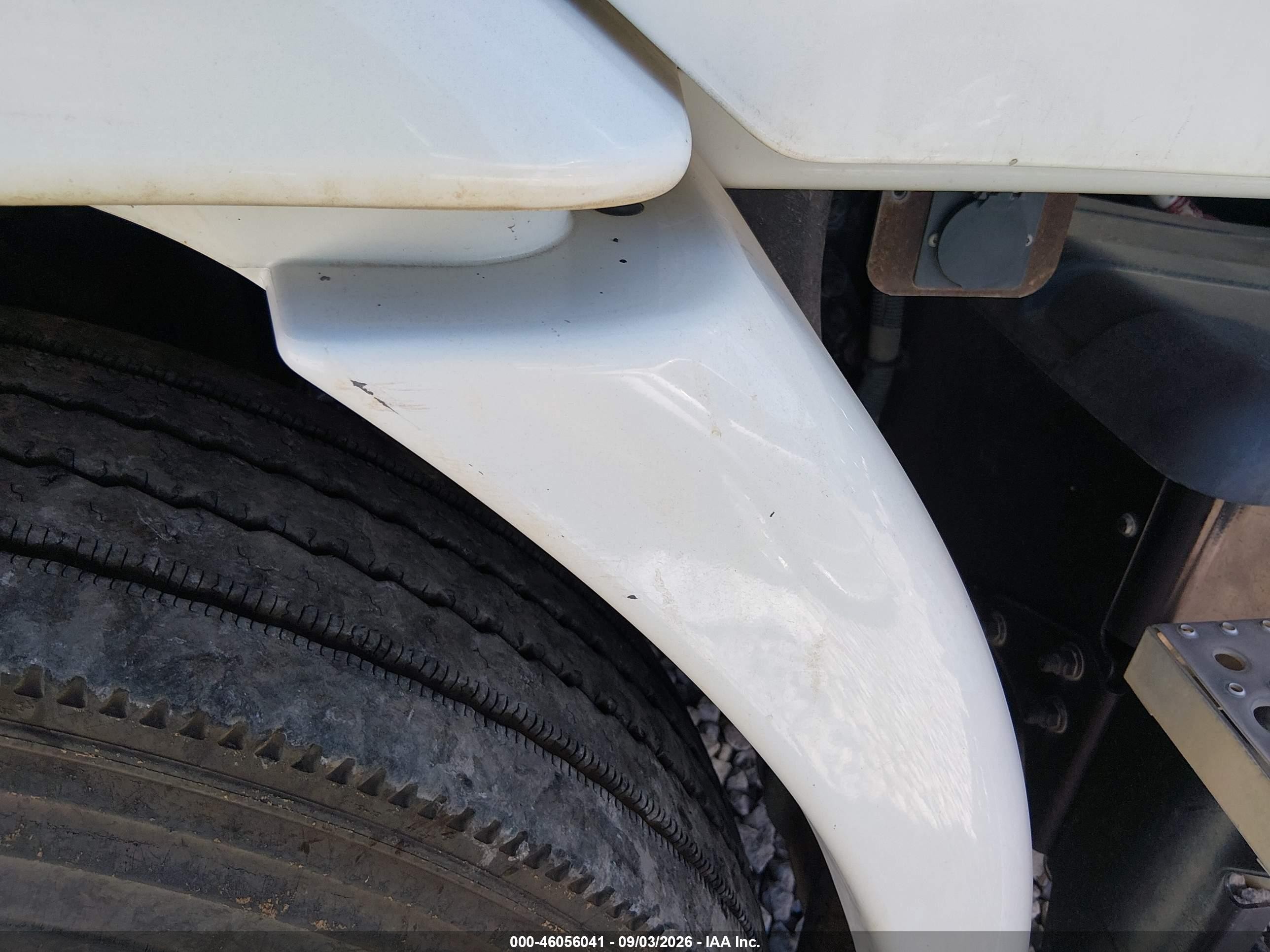 2013 Freightliner Cascadia 113 VIN 1FUJGBDV5DLFF6463 IAAI salvage auction — Normal Wear, SF97 (Oklahoma), sold $16,075 on 2026-09-16 (photo 9)