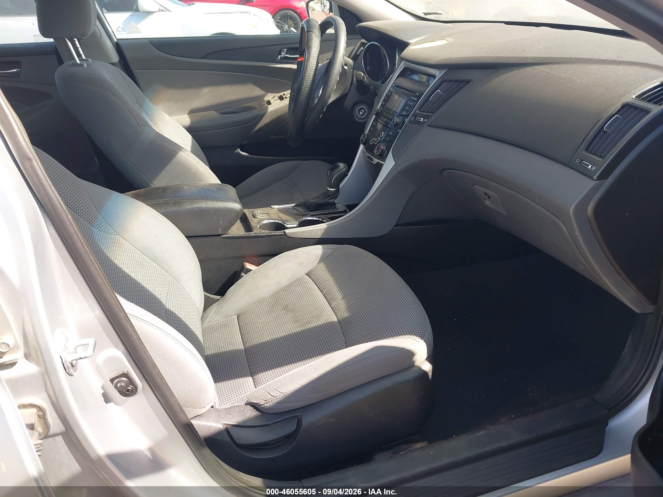 2013 Hyundai Sonata VIN 5NPEB4AC6DH637628 IAAI salvage auction — Normal Wear, Salvage Title - Dealer (California), sold $500 on 2026-10-02 (photo 5)