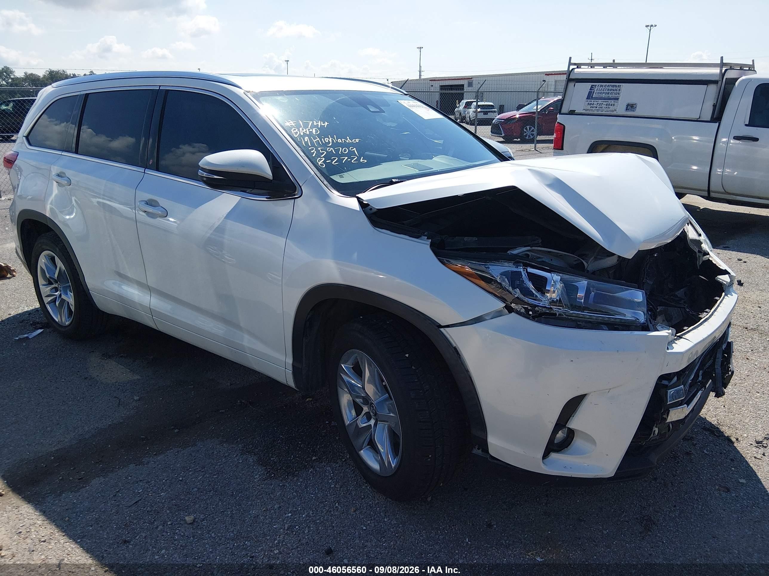 2019 Toyota Highlander VIN 5TDYZRFH5KS359709 — IAAI salvage auction photo