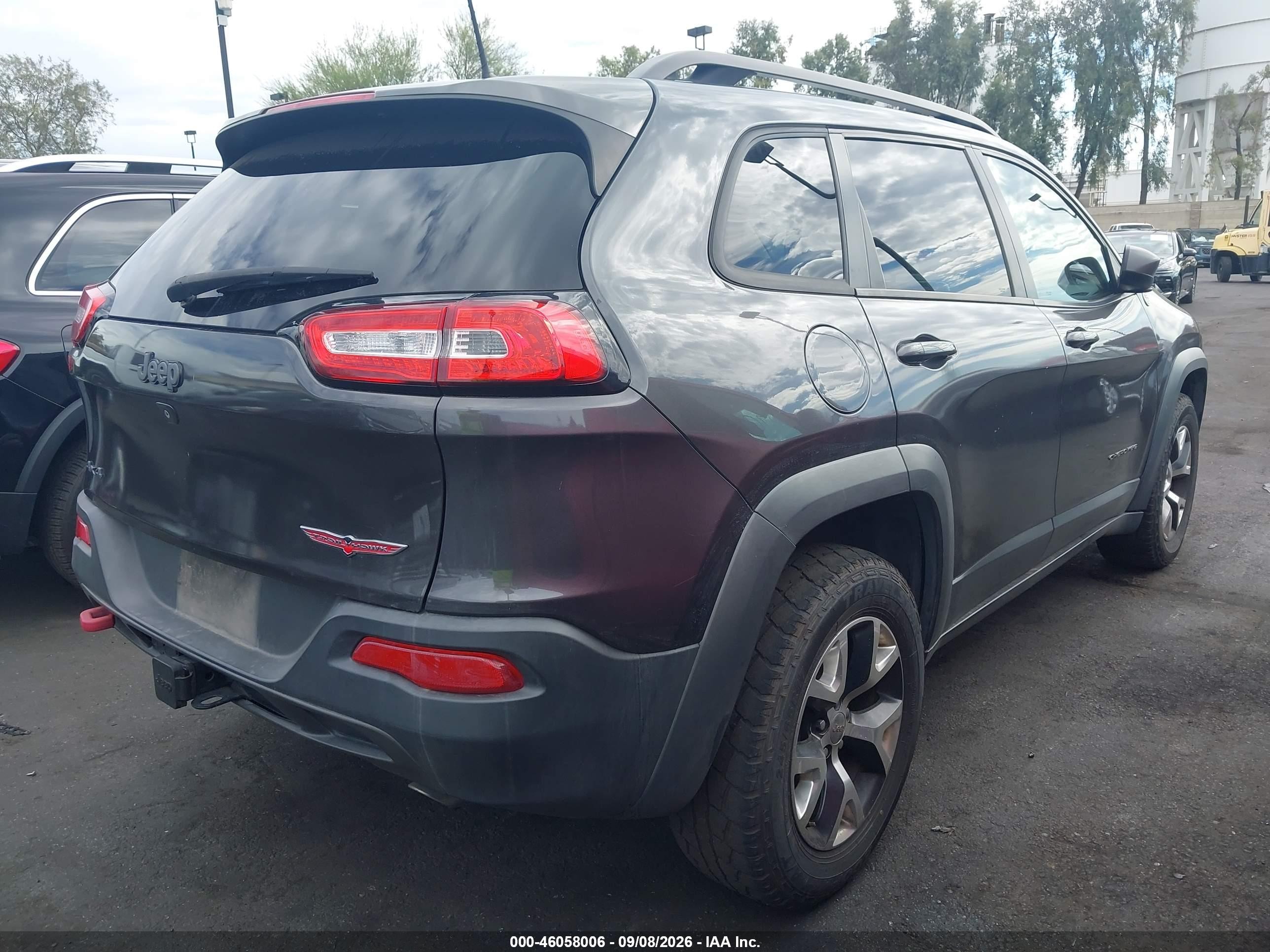 2016 Jeep Cherokee VIN 1C4PJMBS5GW167608 IAAI salvage auction — Side, Salvage Certificate (California), sold $2,100 on 2026-09-24 (photo 4)