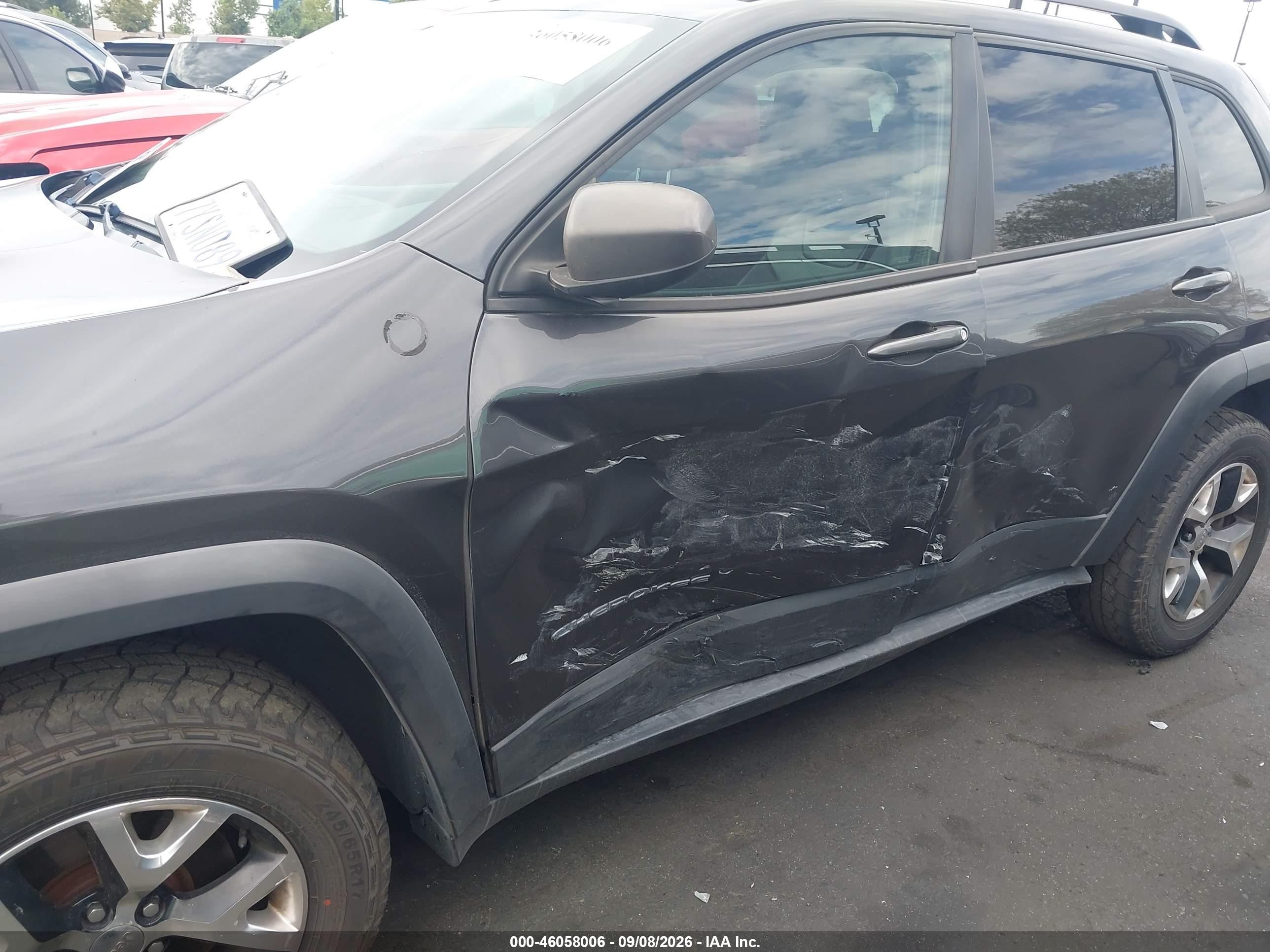 2016 Jeep Cherokee VIN 1C4PJMBS5GW167608 IAAI salvage auction — Side, Salvage Certificate (California), sold $2,100 on 2026-09-24 (photo 6)