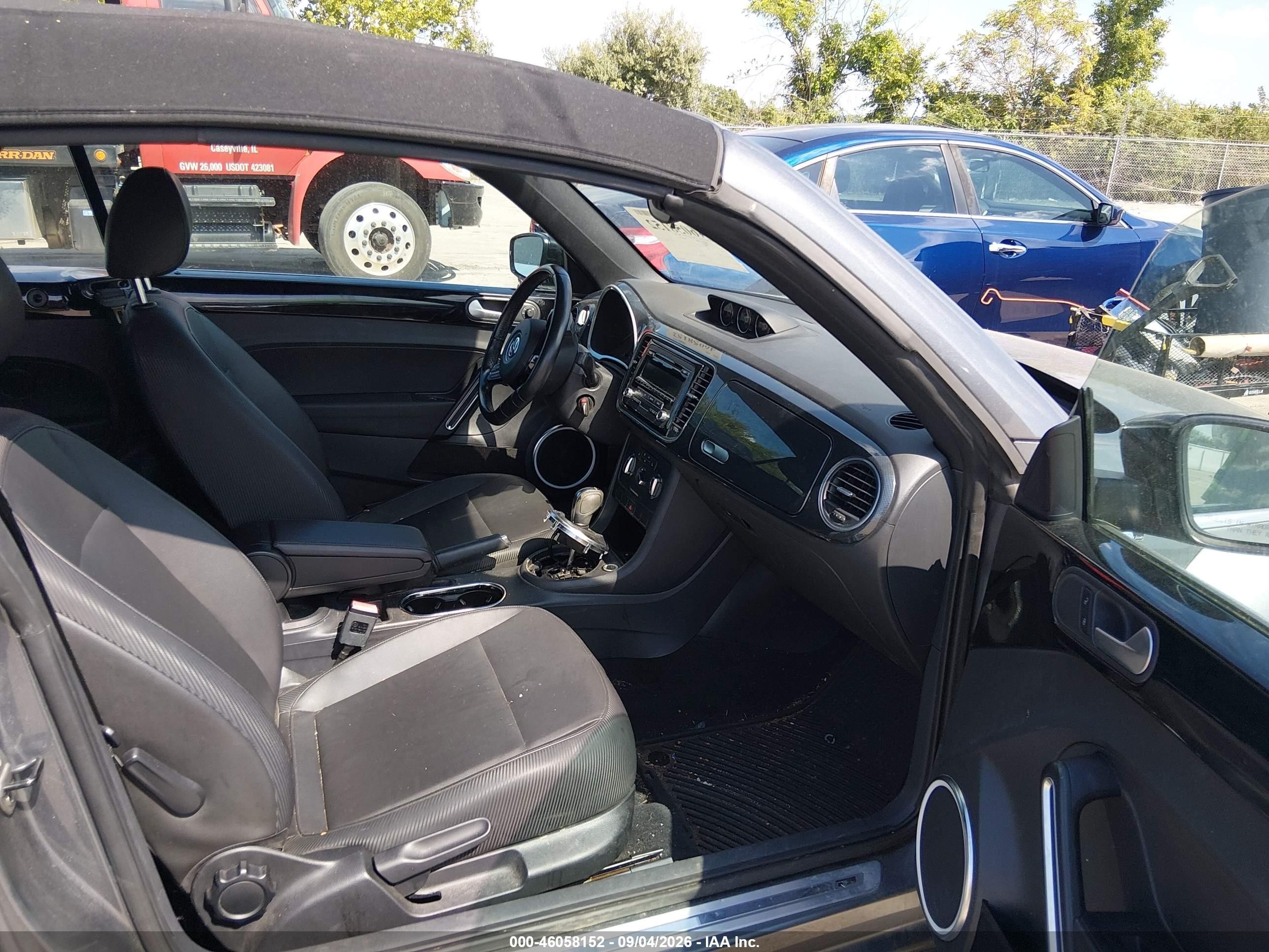 2014 Volkswagen Beetle VIN 3VW7T7AT0EM819549 IAAI salvage auction — Normal Wear, Clear (Illinois), sold $2,525 on 2026-09-29 (photo 5)