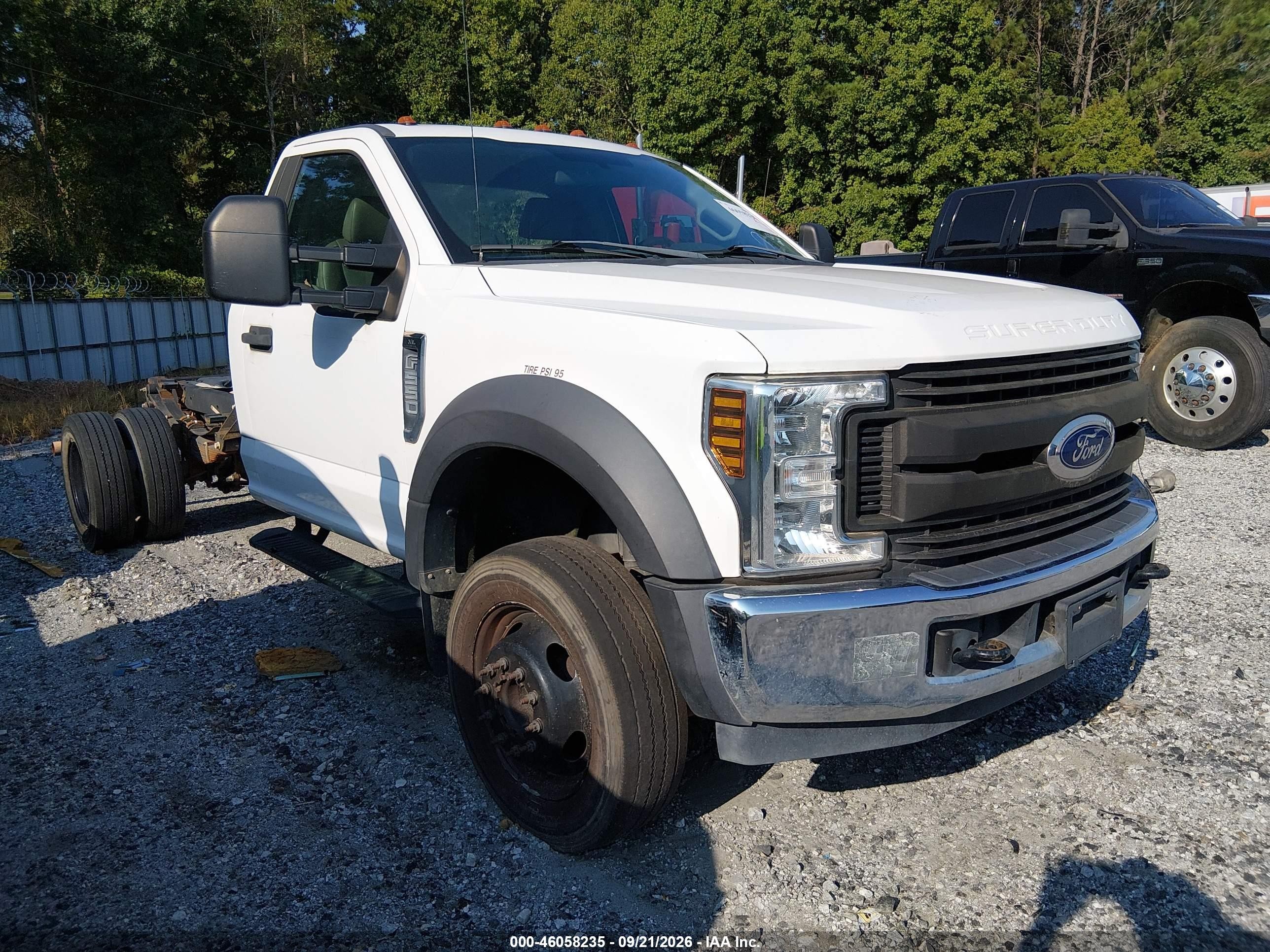 2019 Ford F-550 Chassis VIN 1FDUF5GY8KEG77467 — IAAI salvage auction photo