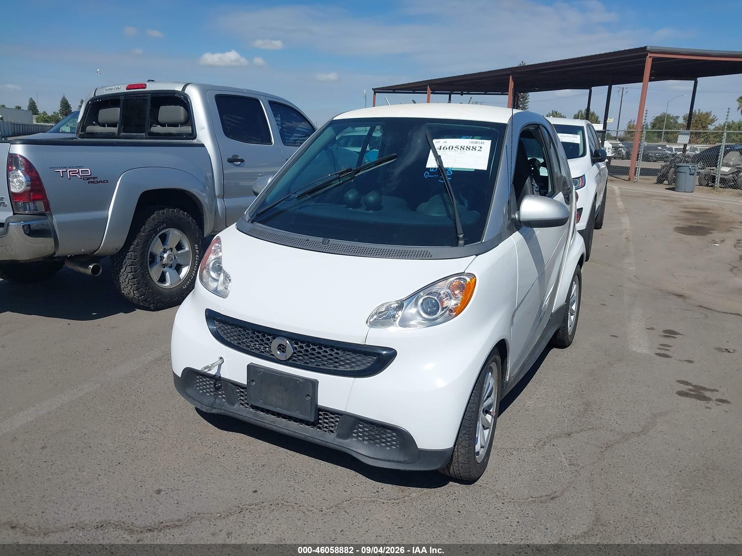 2014 Smart Fortwo VIN WMEEJ3BA7EK730267 IAAI salvage auction — Normal Wear, Clear - Dealer Only (California), sold $675 on 2026-09-23 (photo 2)