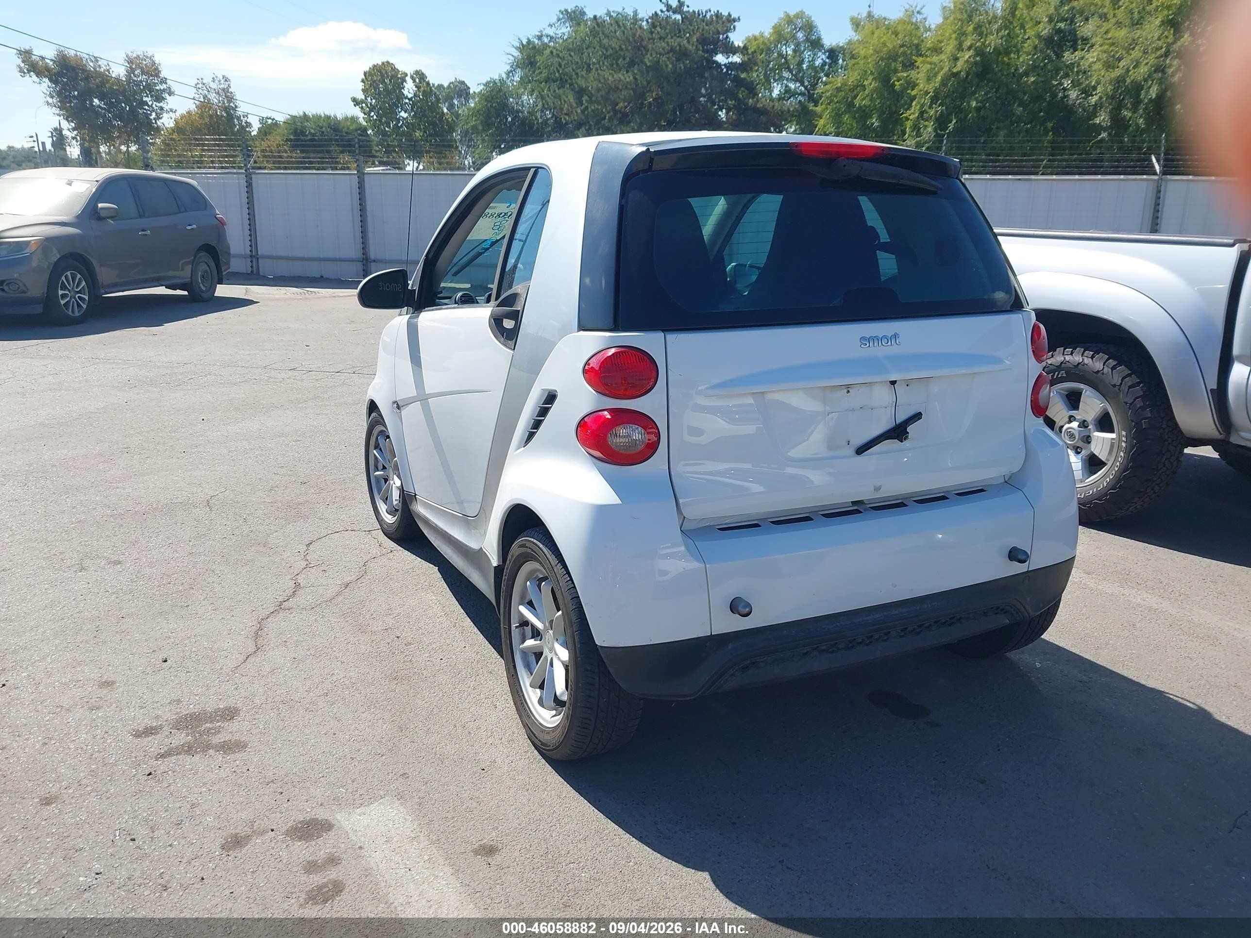 2014 Smart Fortwo VIN WMEEJ3BA7EK730267 IAAI salvage auction — Normal Wear, Clear - Dealer Only (California), sold $675 on 2026-09-23 (photo 3)