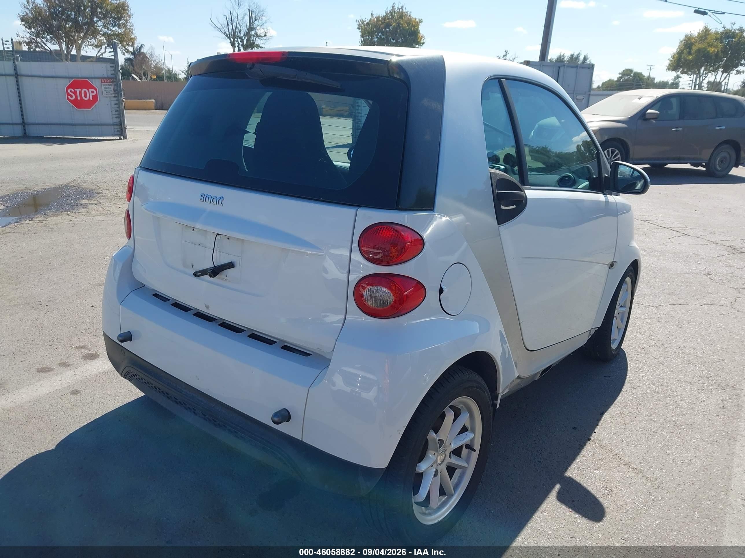 2014 Smart Fortwo VIN WMEEJ3BA7EK730267 IAAI salvage auction — Normal Wear, Clear - Dealer Only (California), sold $675 on 2026-09-23 (photo 4)