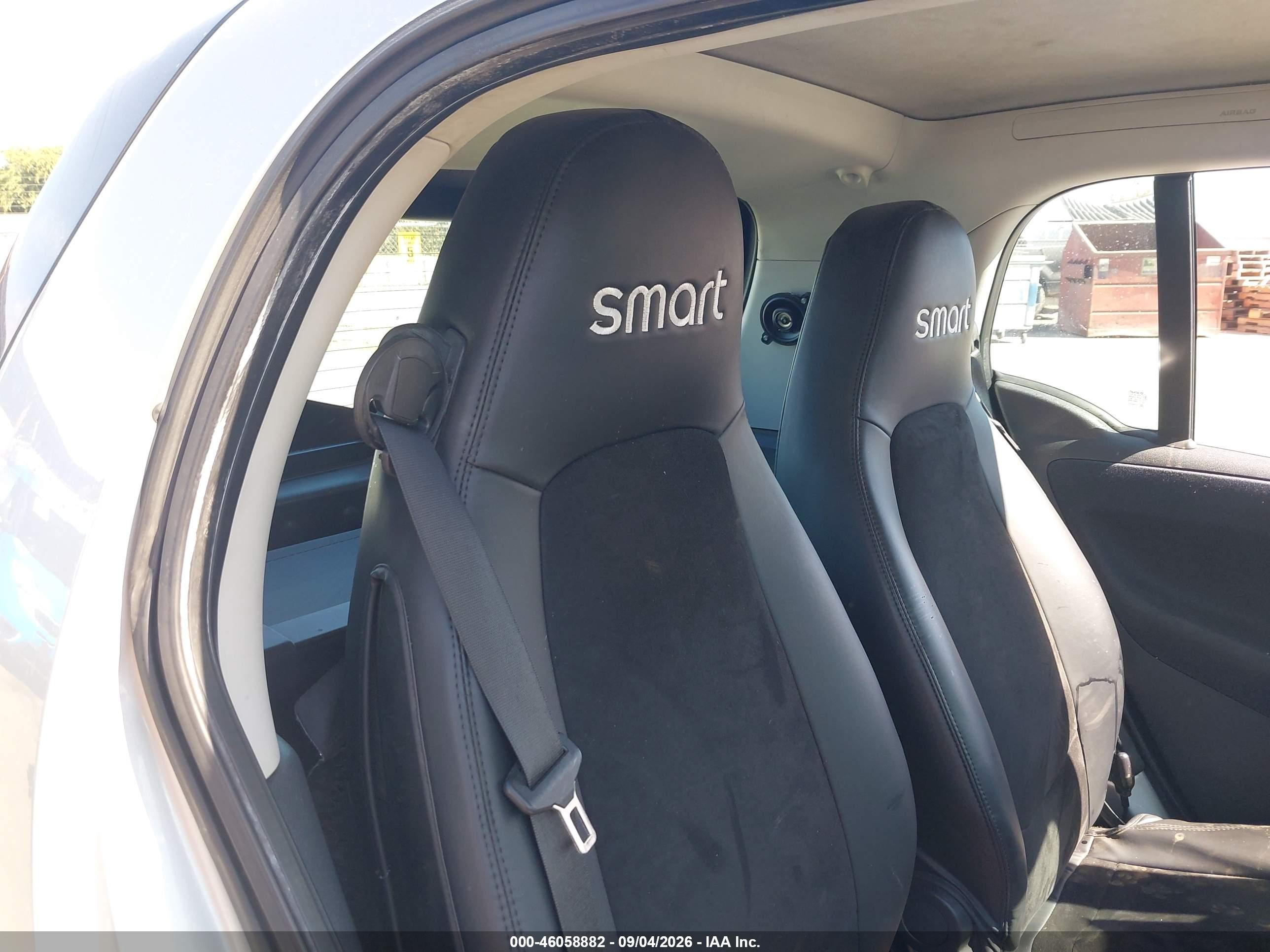 2014 Smart Fortwo VIN WMEEJ3BA7EK730267 IAAI salvage auction — Normal Wear, Clear - Dealer Only (California), sold $675 on 2026-09-23 (photo 8)
