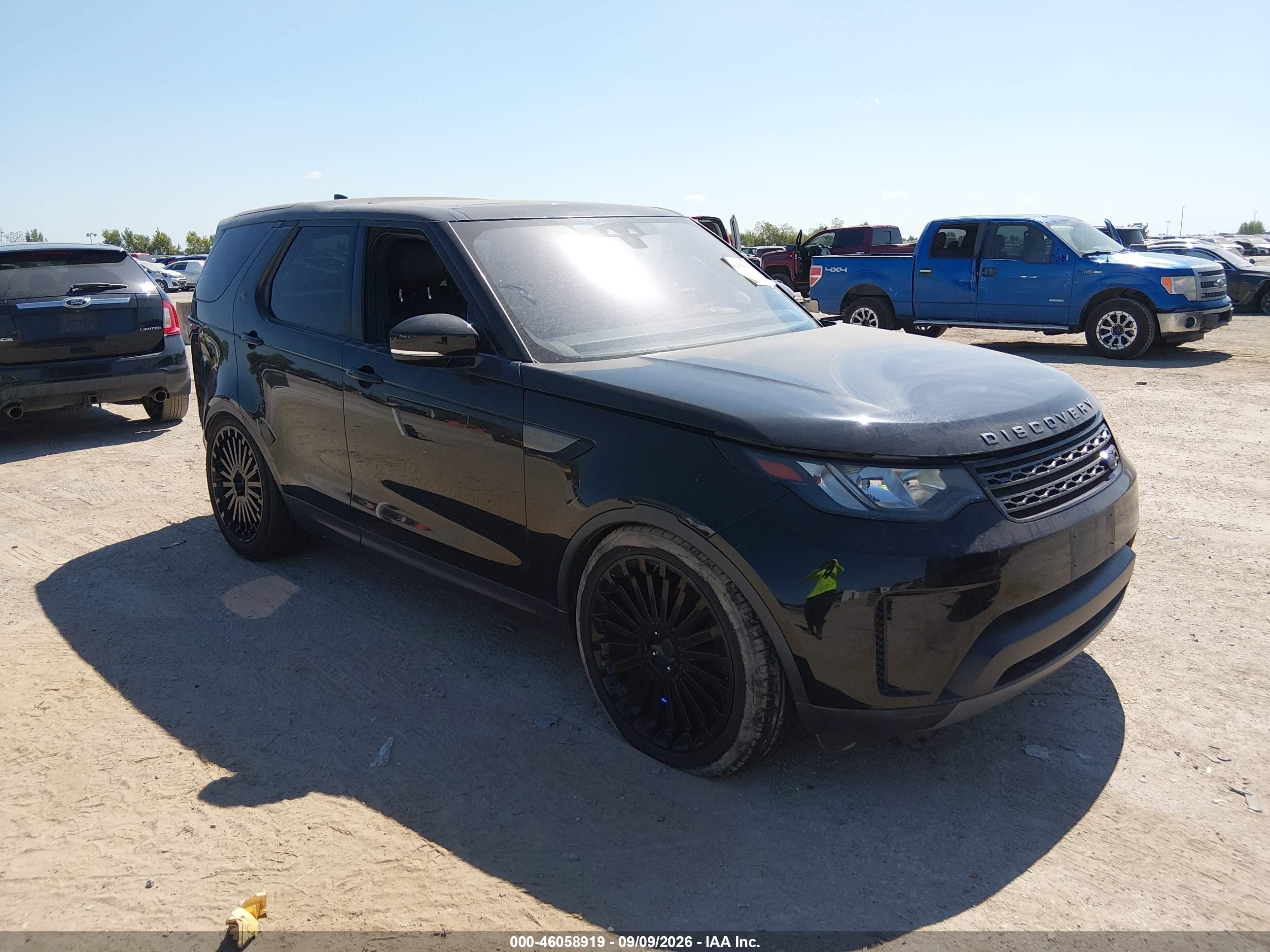 2018 Land Rover Discovery VIN SALRG2RV0JA054304 — IAAI salvage auction photo