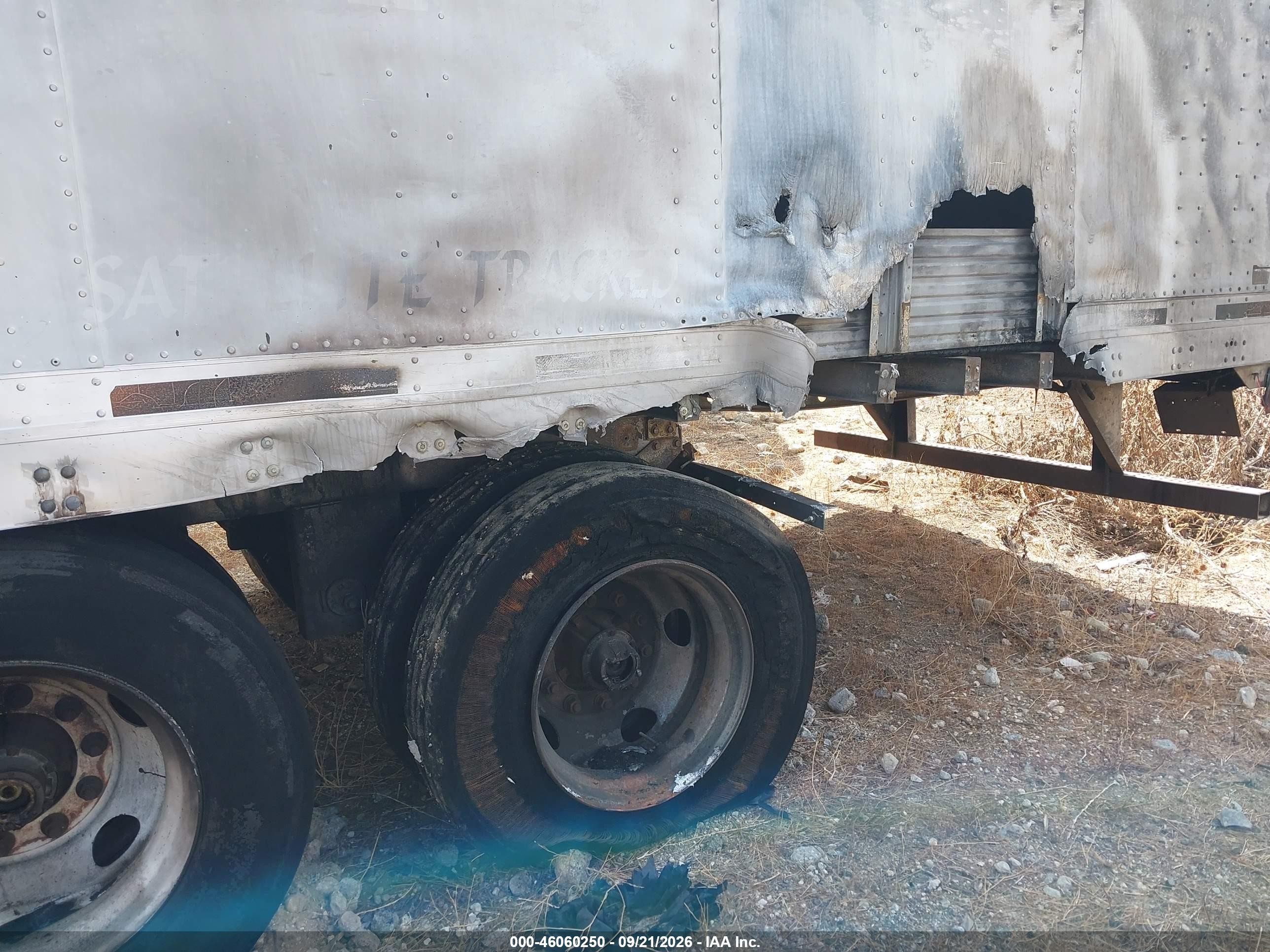 2001 Utility Trailer Mfg Utility Trailer Mfg VIN 1UYVS25361C427604 IAAI salvage auction — Unknown, Non-Repairable (California), sold $100 on 2026-09-30 (photo 6)
