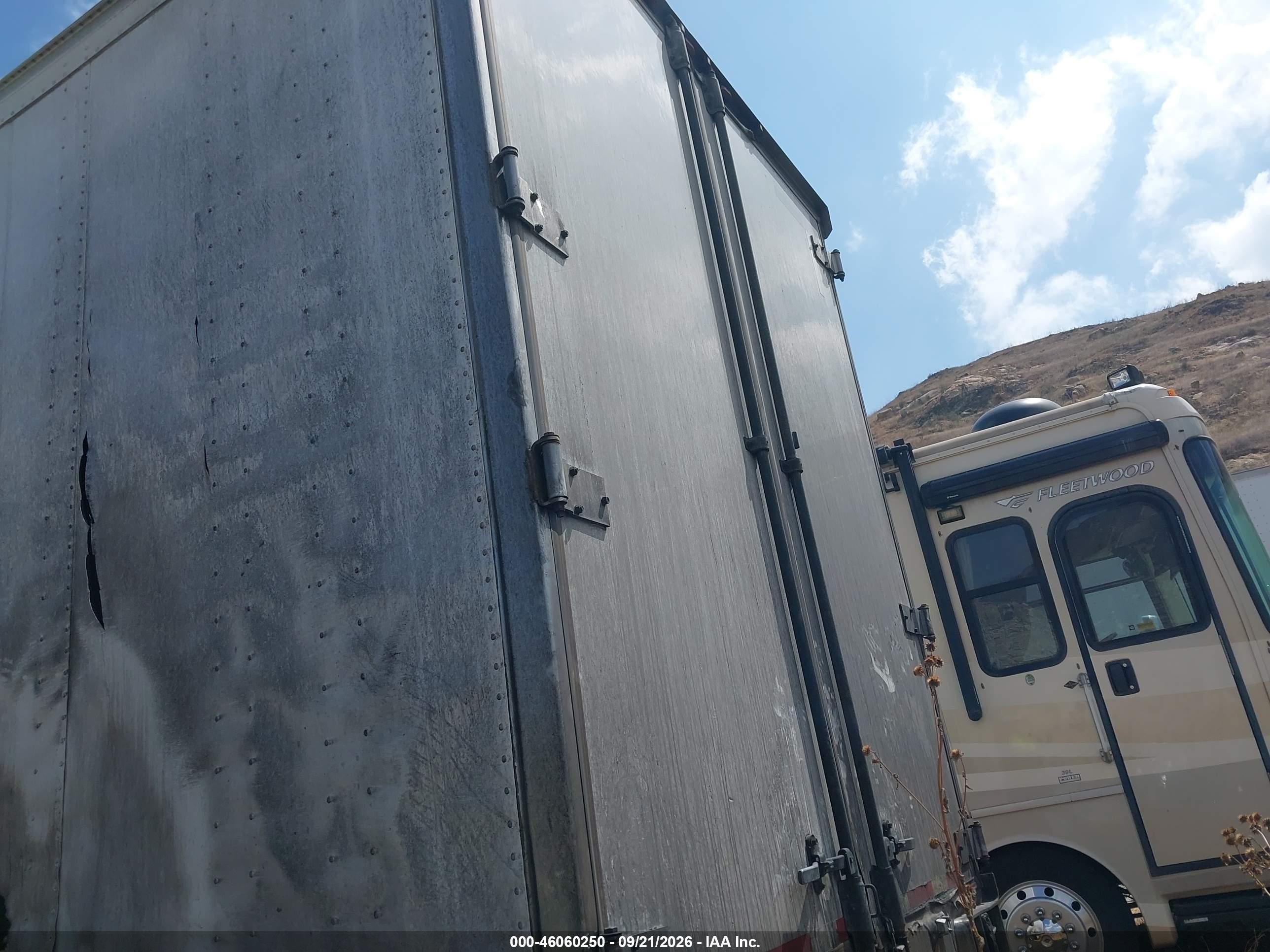 2001 Utility Trailer Mfg Utility Trailer Mfg VIN 1UYVS25361C427604 IAAI salvage auction — Unknown, Non-Repairable (California), sold $100 on 2026-09-30 (photo 8)
