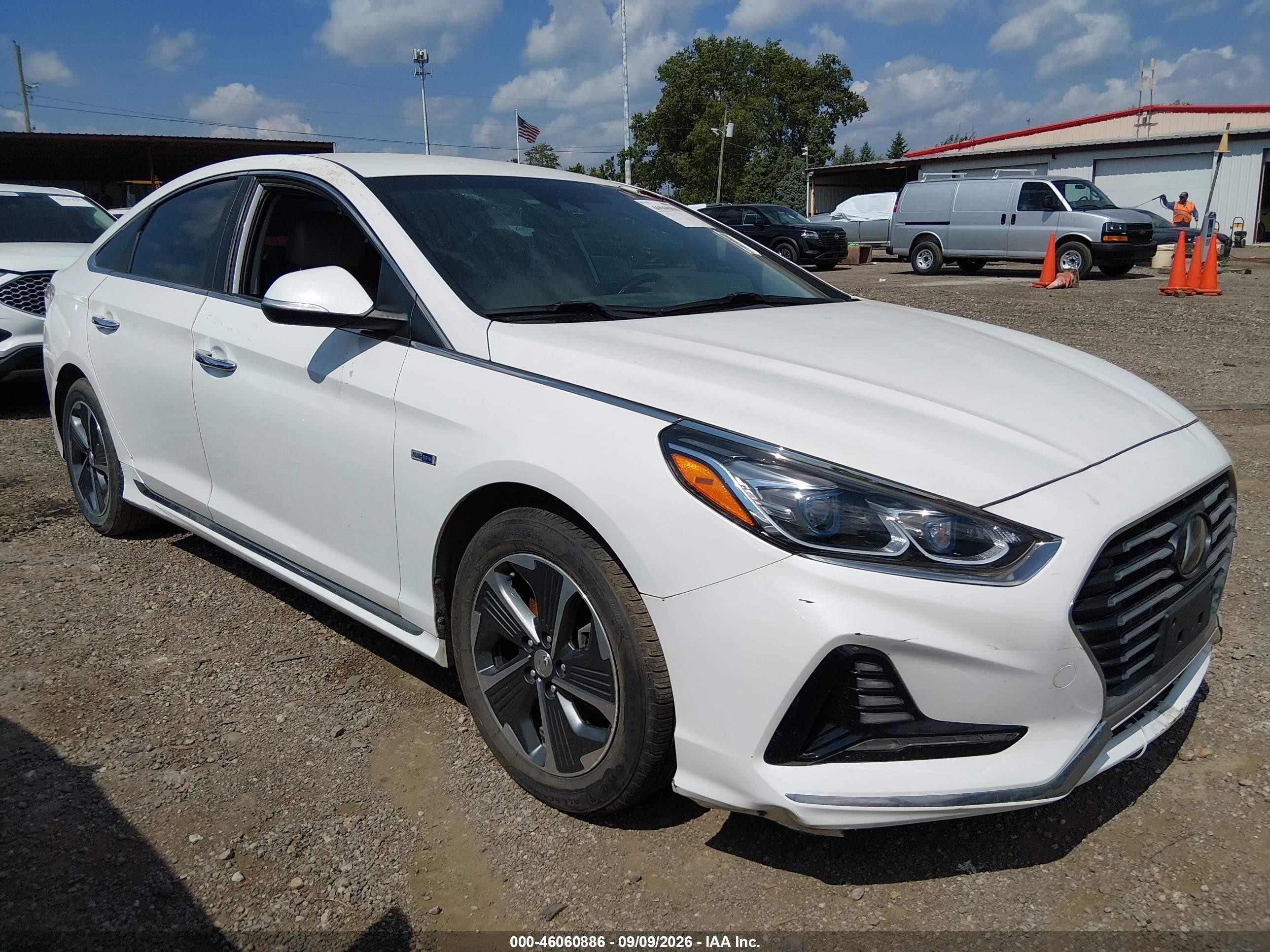 2019 Hyundai Sonata Hybrid VIN KMHE54L26KA090307 — IAAI salvage auction photo