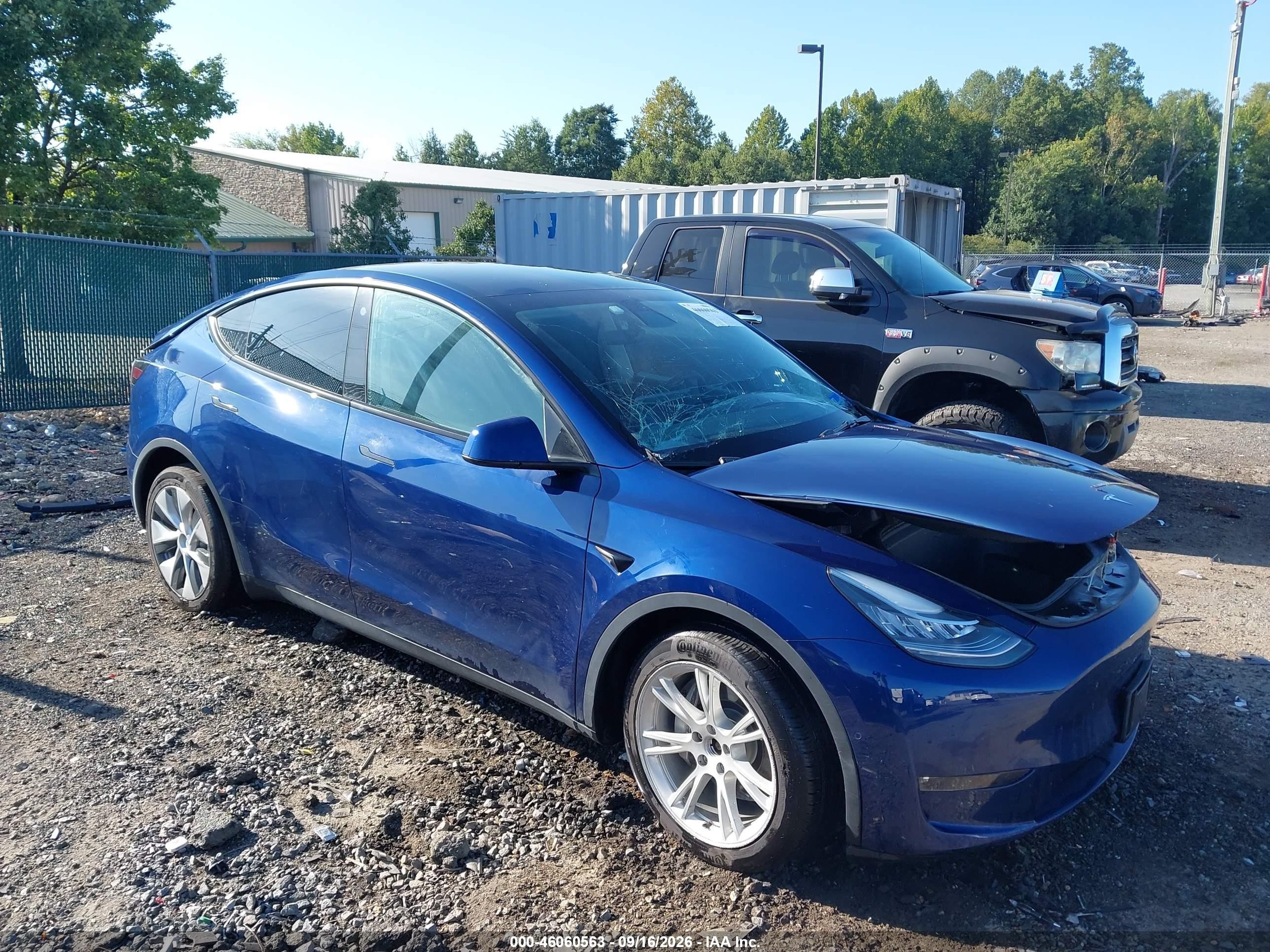 2022 Tesla Model Y VIN 7SAYGAEE7NF465220 — IAAI salvage auction photo