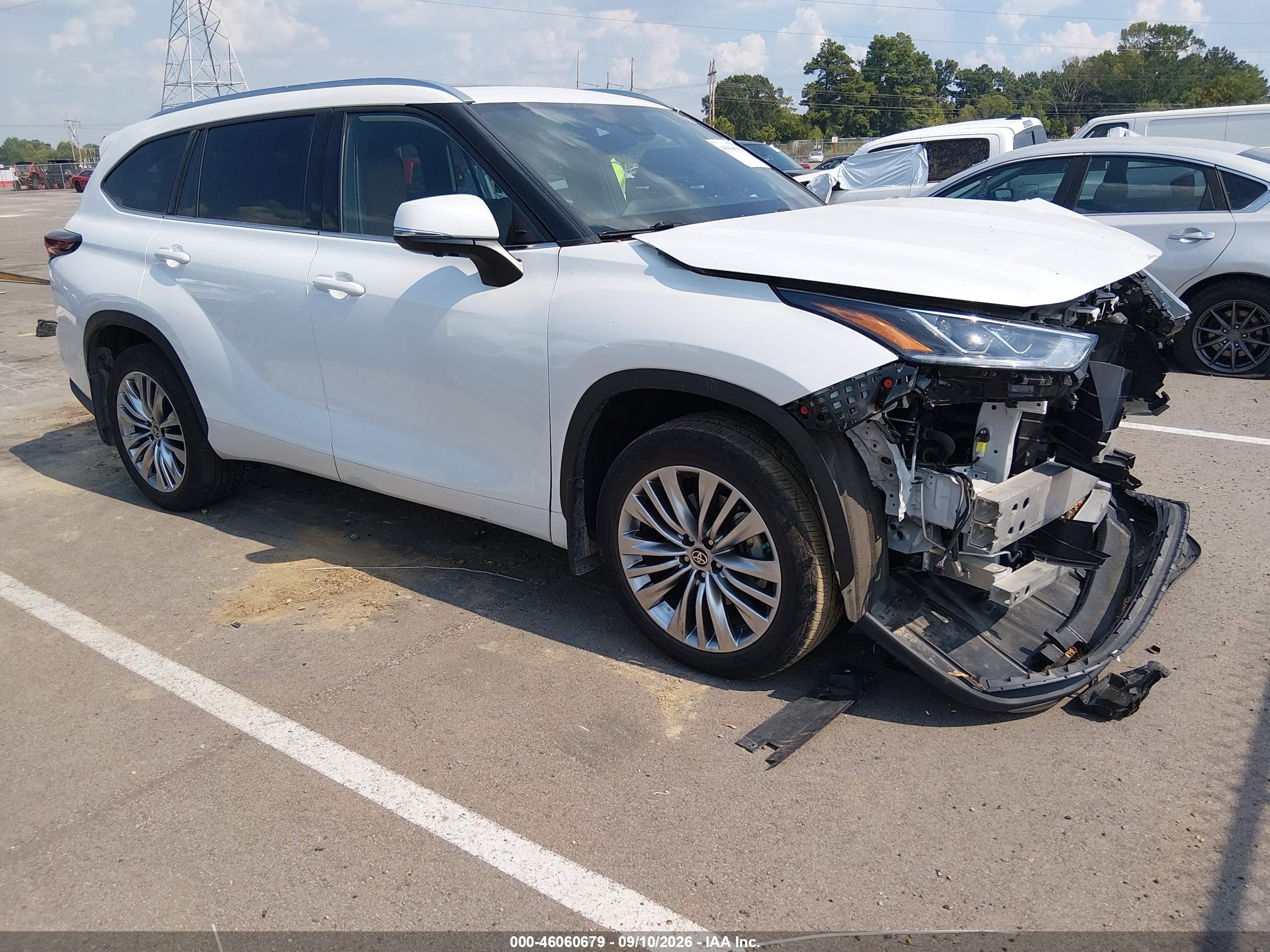 2024 Toyota Highlander VIN 5TDKDRBH7RS542114 — IAAI salvage auction photo