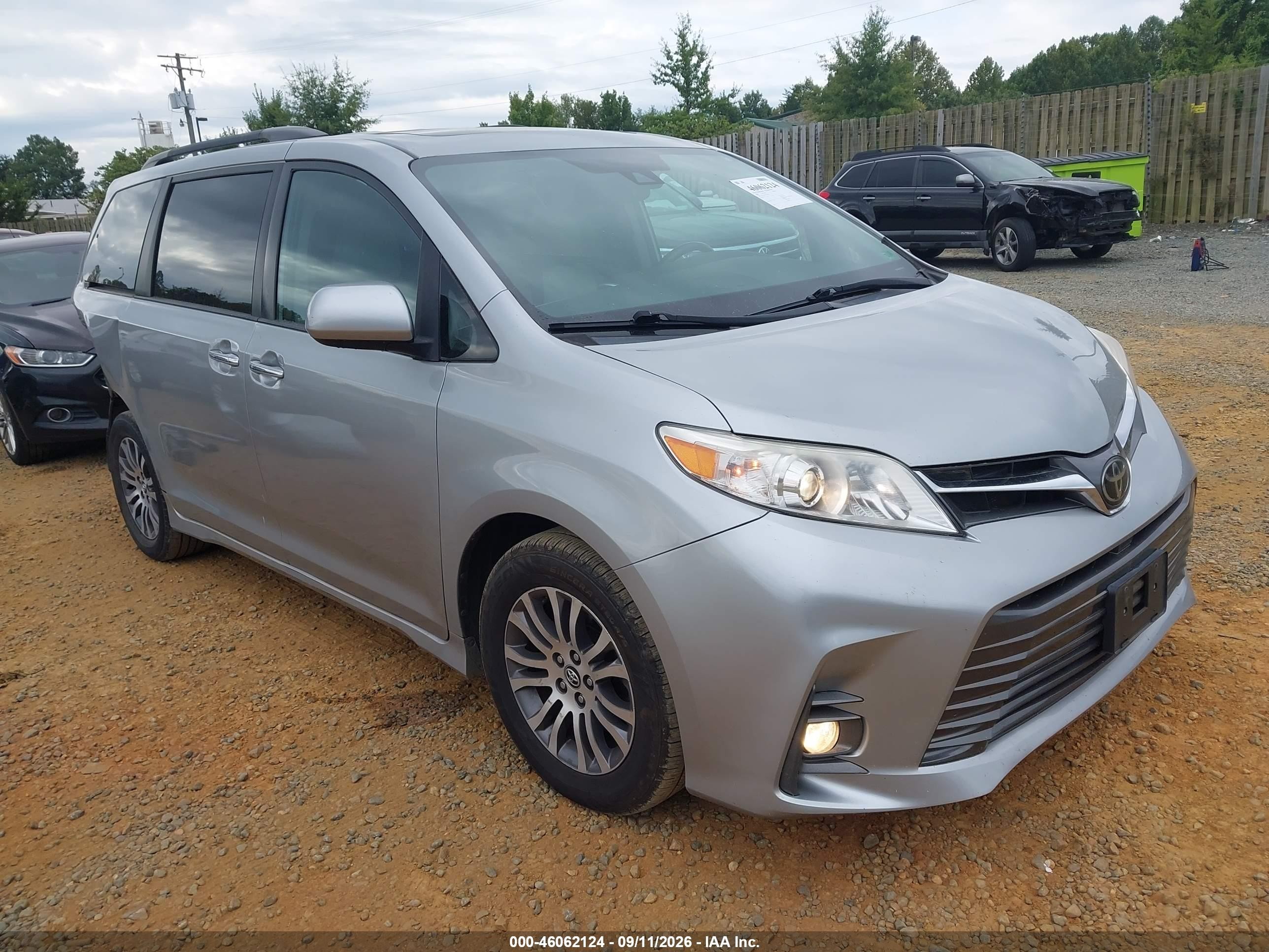 2020 Toyota Sienna VIN 5TDYZ3DC0LS047688 — IAAI salvage auction photo