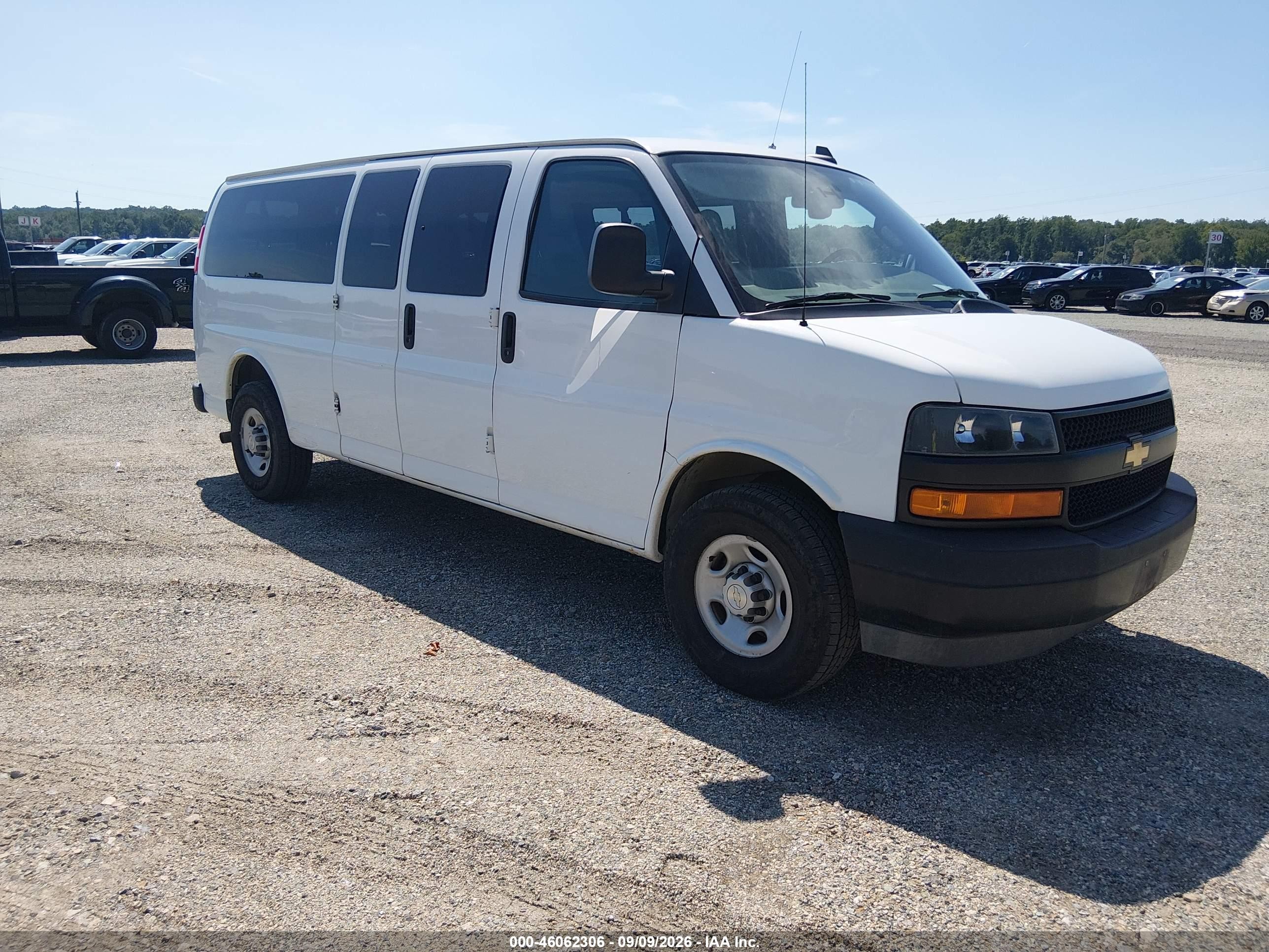 2022 Chevrolet Express 2500 VIN 1GAZGNFP7N1140366 — IAAI salvage auction photo