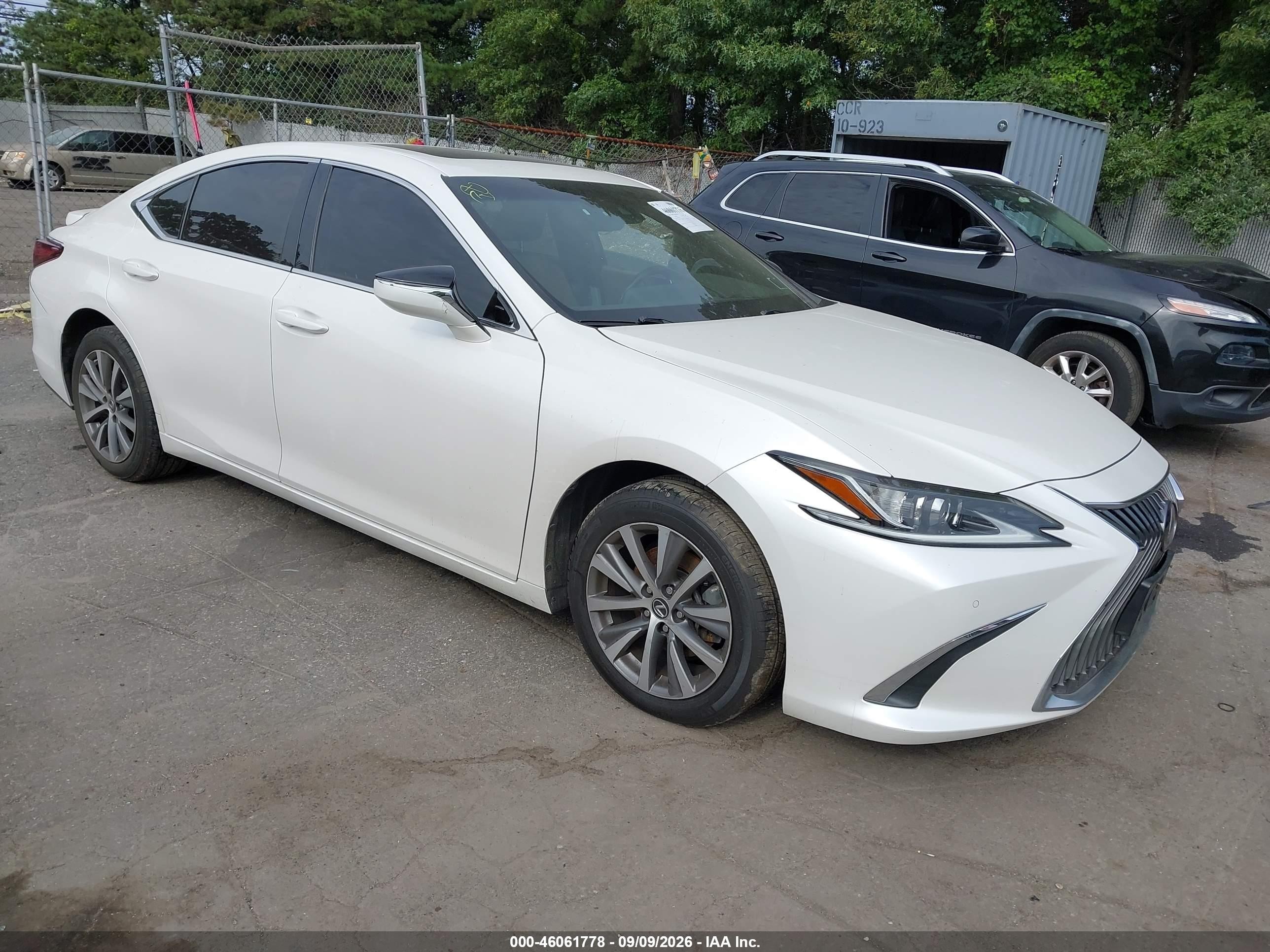 2021 Lexus ES 350 VIN 58ADZ1B12MU093562 — IAAI salvage auction photo