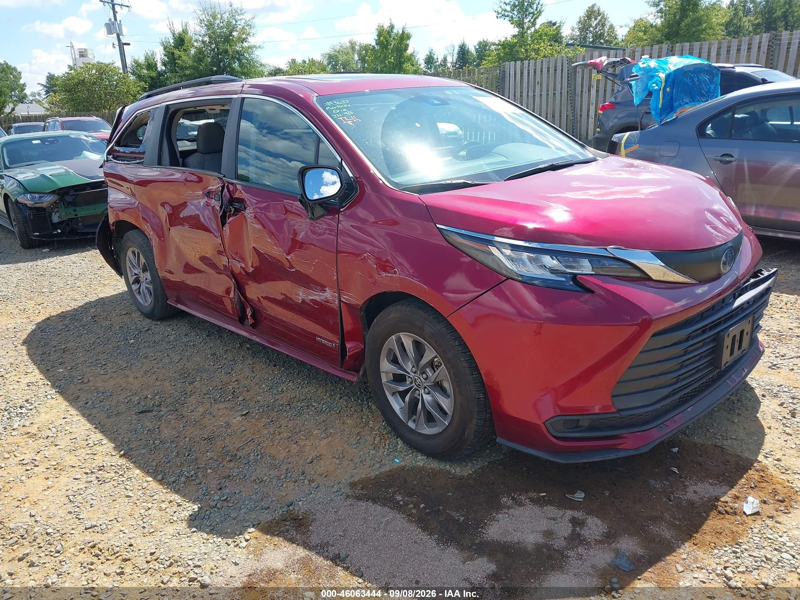 2021 Toyota Sienna VIN 5TDBSKFC8MS020502 — IAAI salvage auction photo