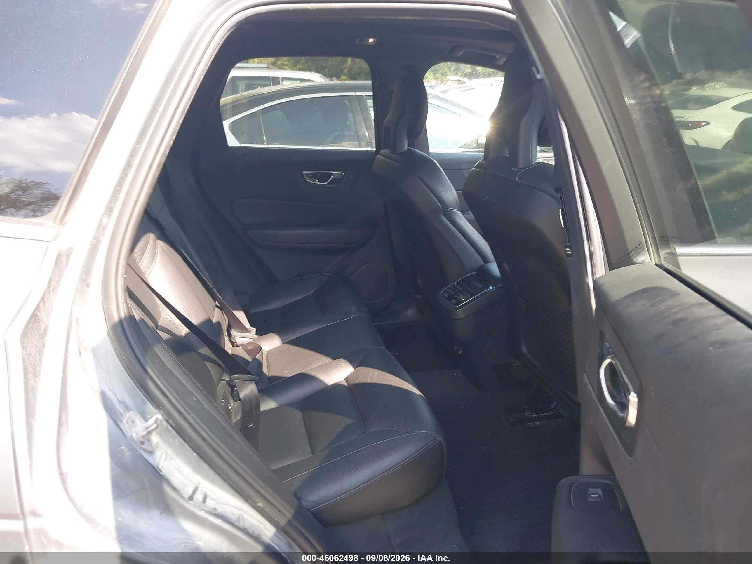 2018 Volvo Xc60 VIN LYV102RL9JB083588 IAAI salvage auction — Front End, Salvage (Missouri), sold $9,900 on 2026-09-30 (photo 8)