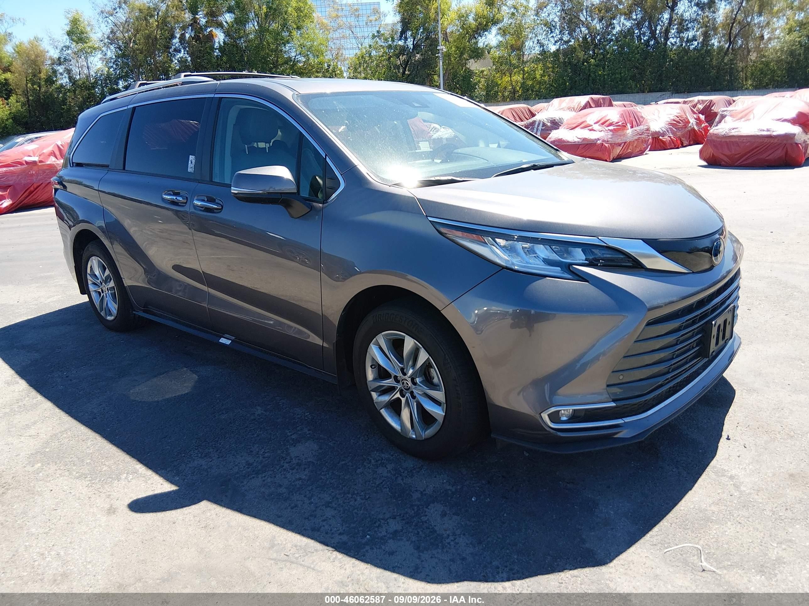 2023 Toyota Sienna VIN 5TDZRKEC2PS180004 — IAAI salvage auction photo