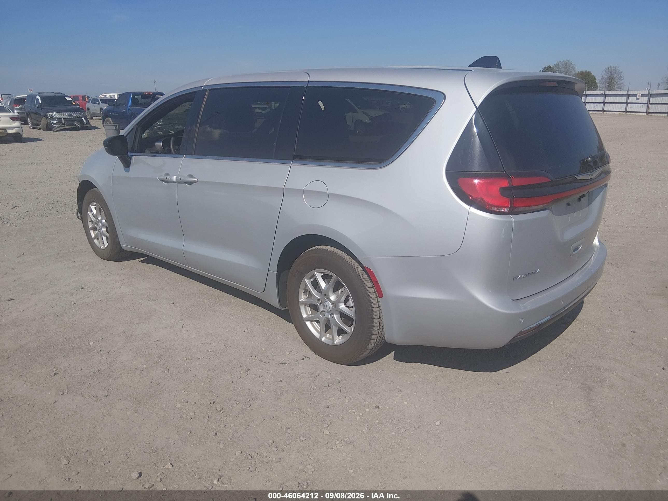 2026 Chrysler Pacifica VIN 2C4RC1BG9TR179499 IAAI salvage auction — Front End, Enterprise Vehicles Clear Only (Florida), sold $15,100 on 2026-09-11 (photo 3)