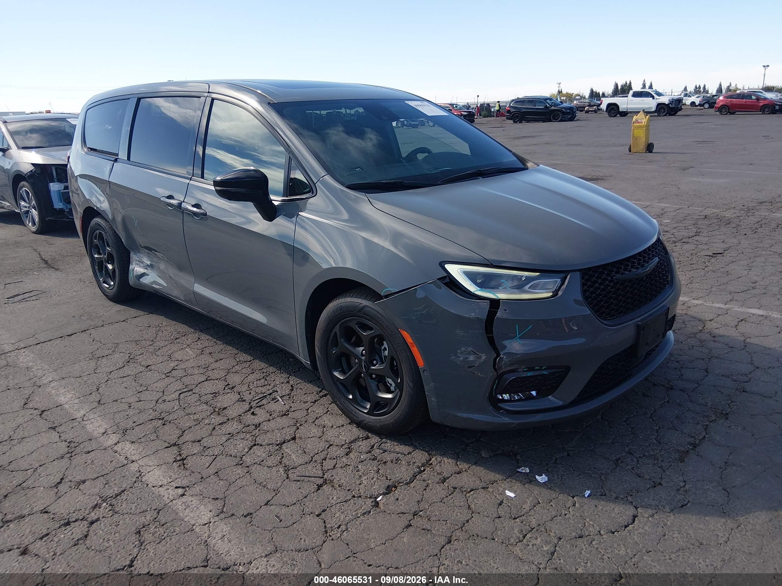 2023 Chrysler Pacifica VIN 2C4RC1S74PR562871 — IAAI salvage auction photo
