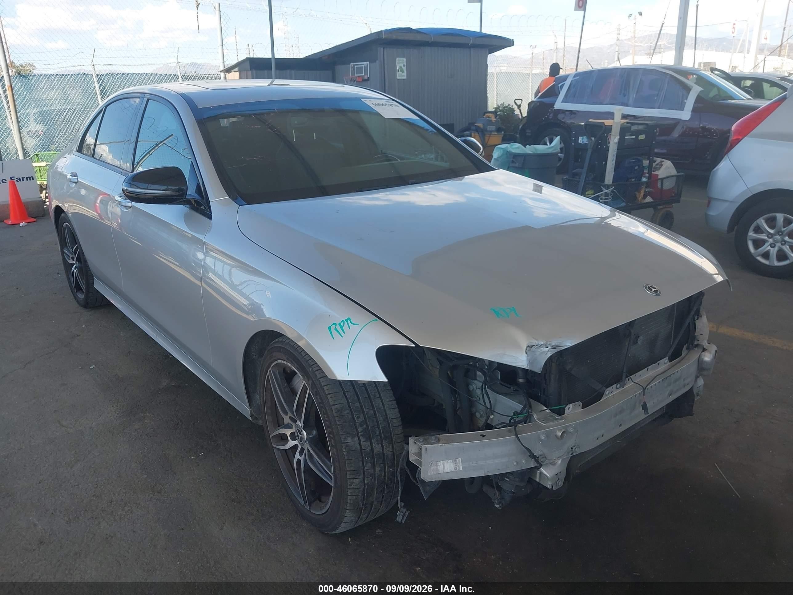2019 Mercedes-Benz E-Class VIN WDDZF4JB4KA596942 — IAAI salvage auction photo